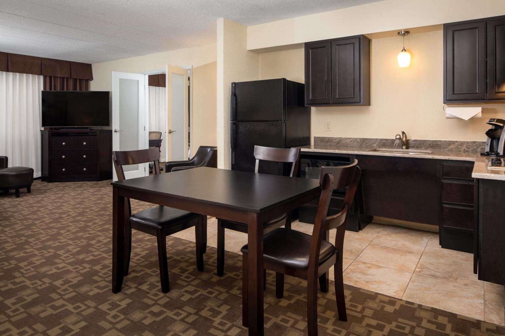 Holiday Inn and Suites Charleston West by IHG photo 35