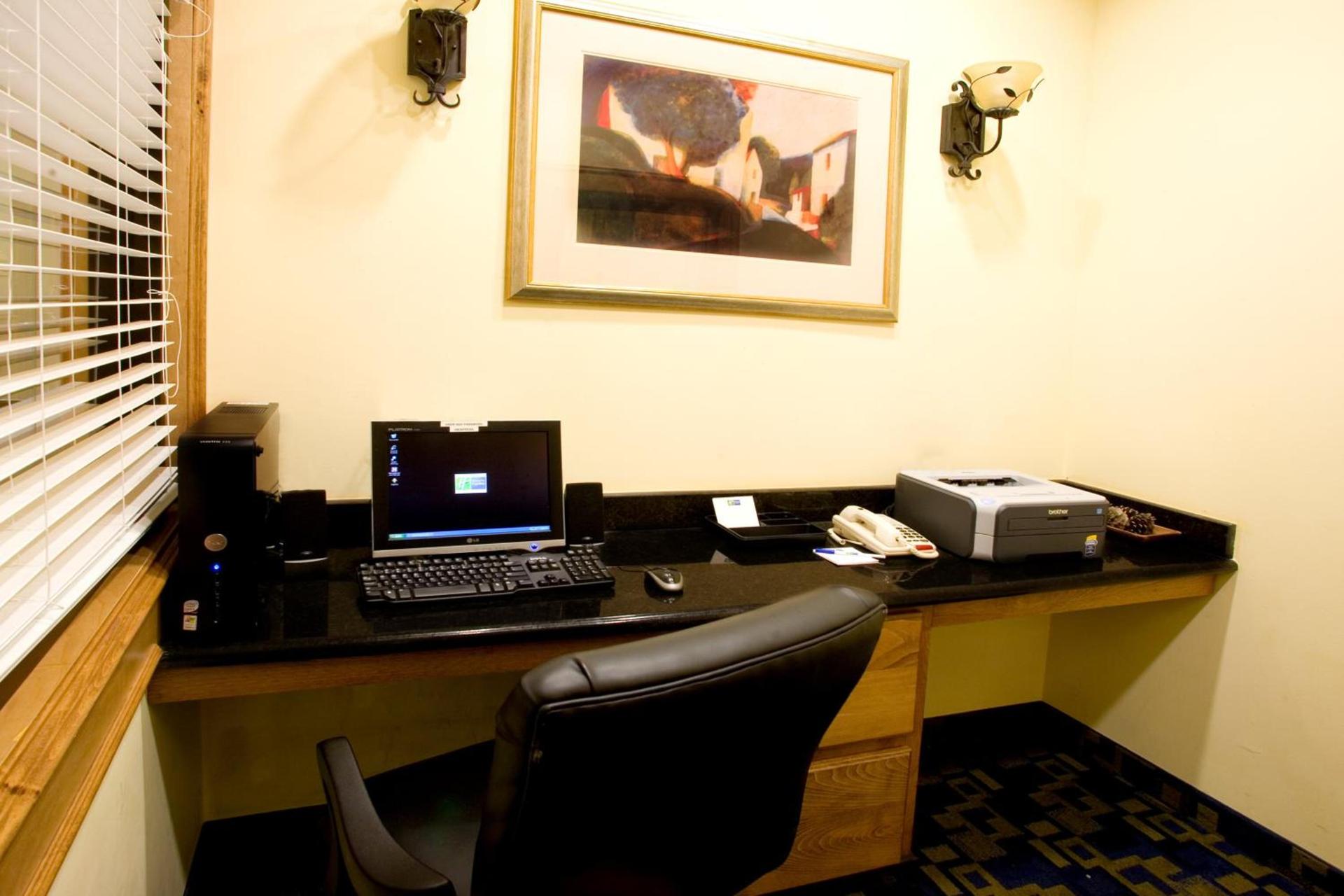 Holiday Inn Express & Suites - Jourdanton-Pleasanton by IHG photo 6