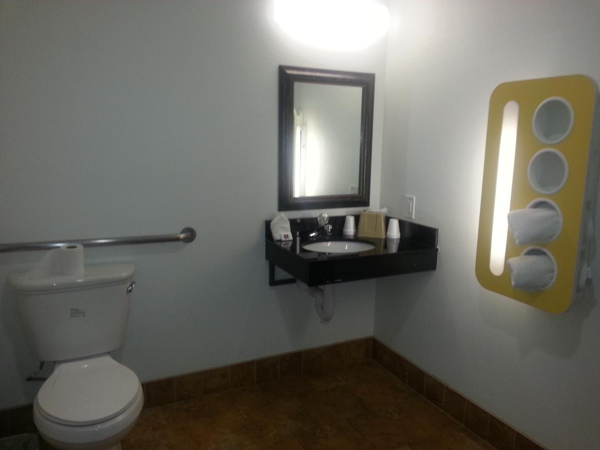 Motel 6 Bell Gardens, CA - Los Angeles photo 21