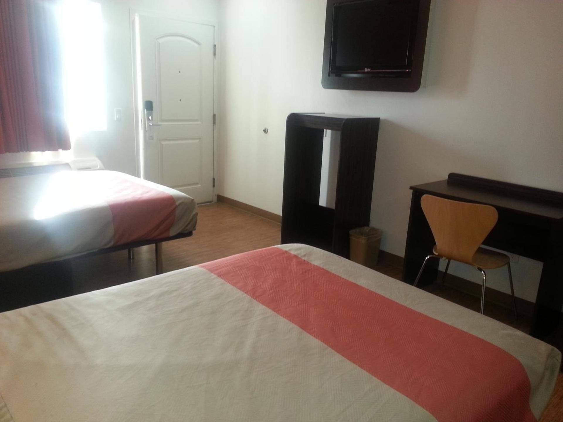 Motel 6 Bell Gardens, CA - Los Angeles photo 6