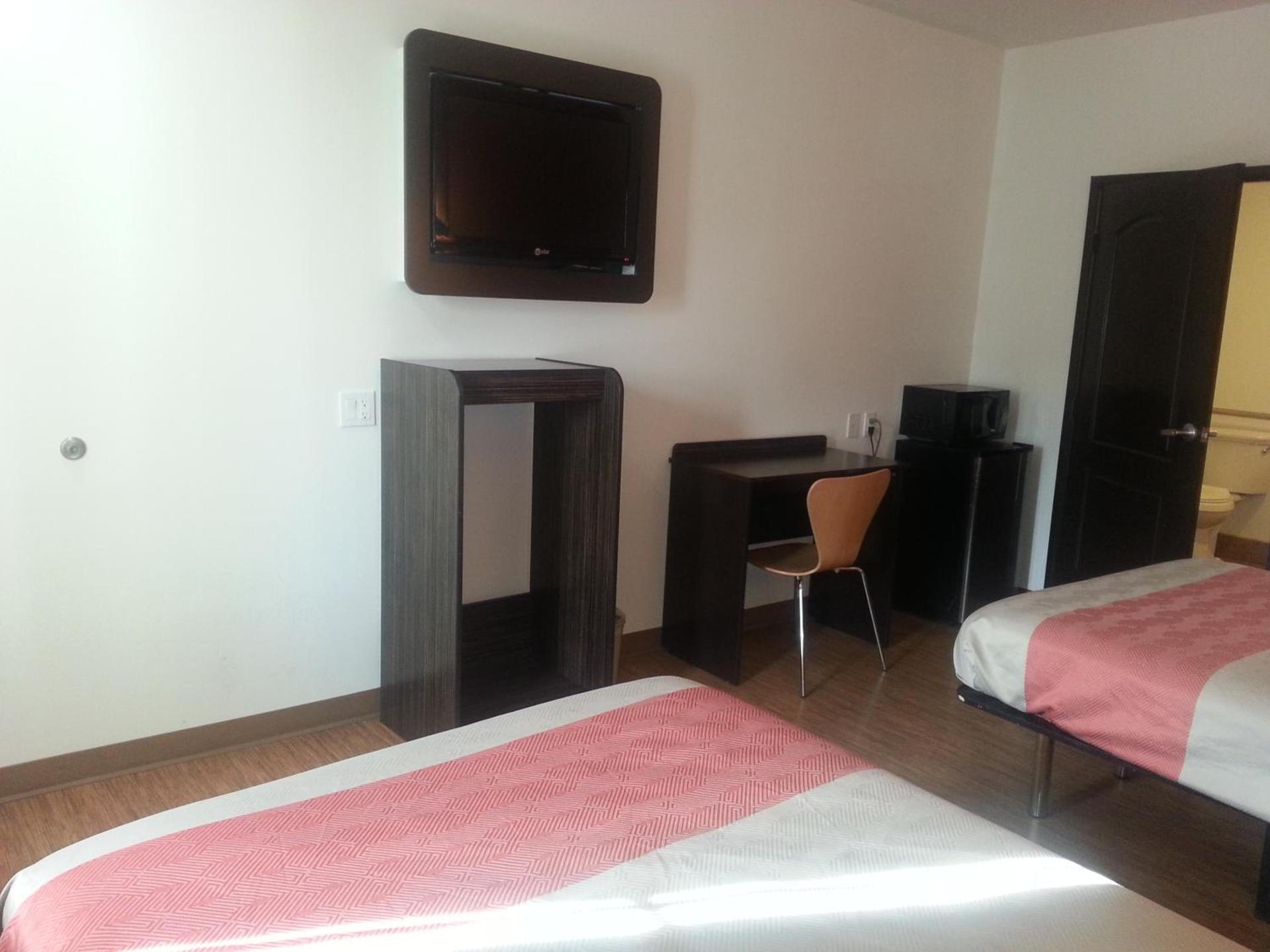 Motel 6 Bell Gardens, CA - Los Angeles photo 9