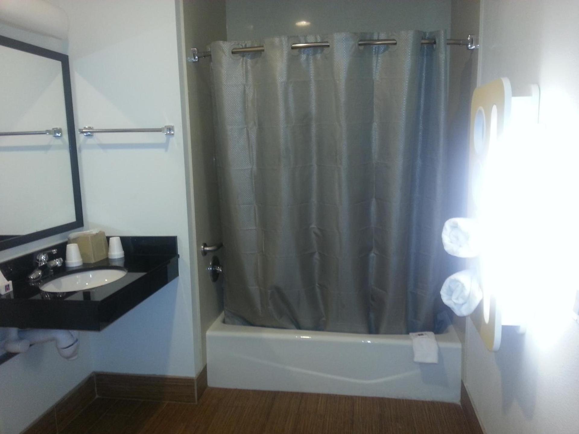 Motel 6 Bell Gardens, CA - Los Angeles photo 5
