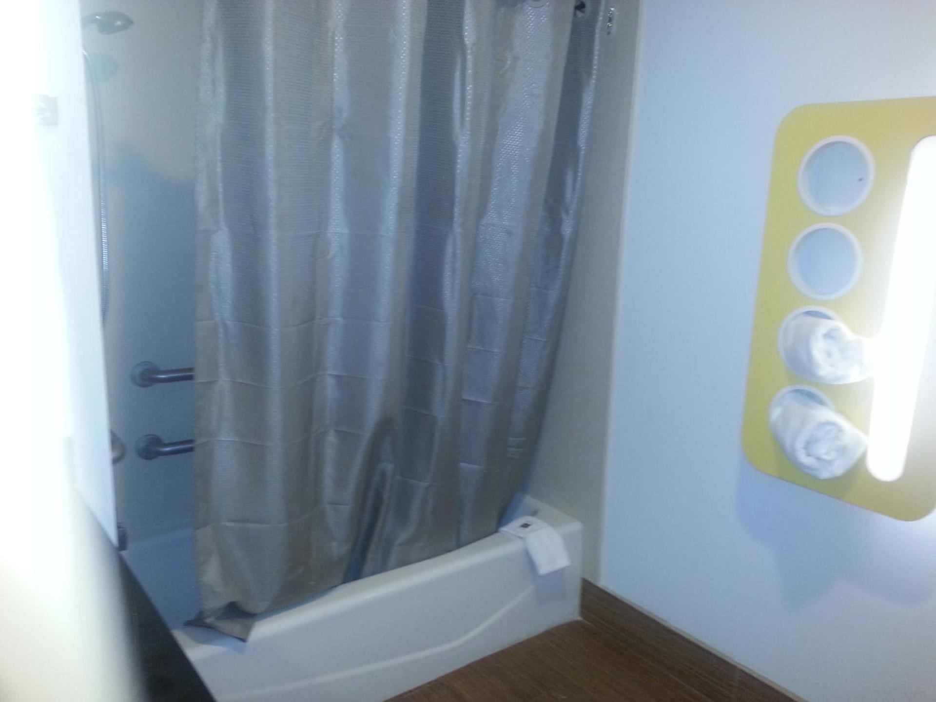 Motel 6 Bell Gardens, CA - Los Angeles photo 13