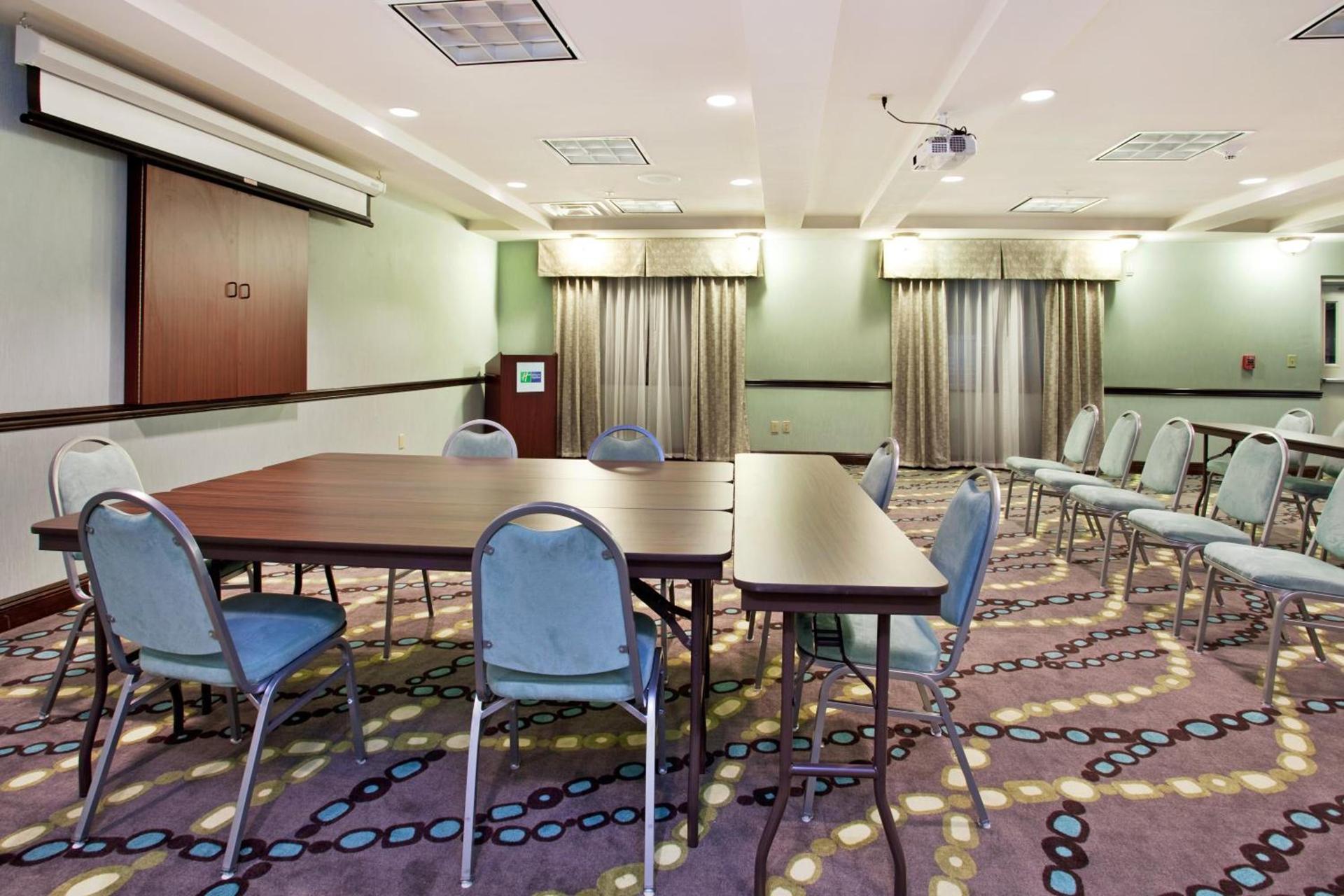 Holiday Inn Express Hotel & Suites Picayune by IHG photo 25