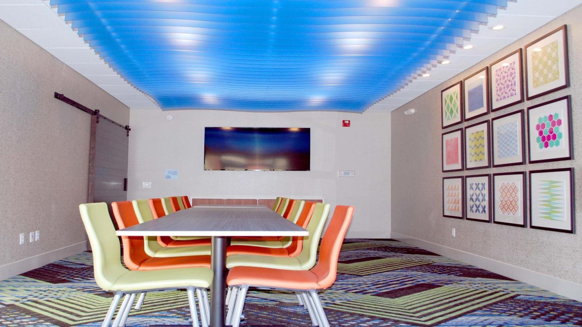 Holiday Inn Express & Suites White Hall by IHG photo 13