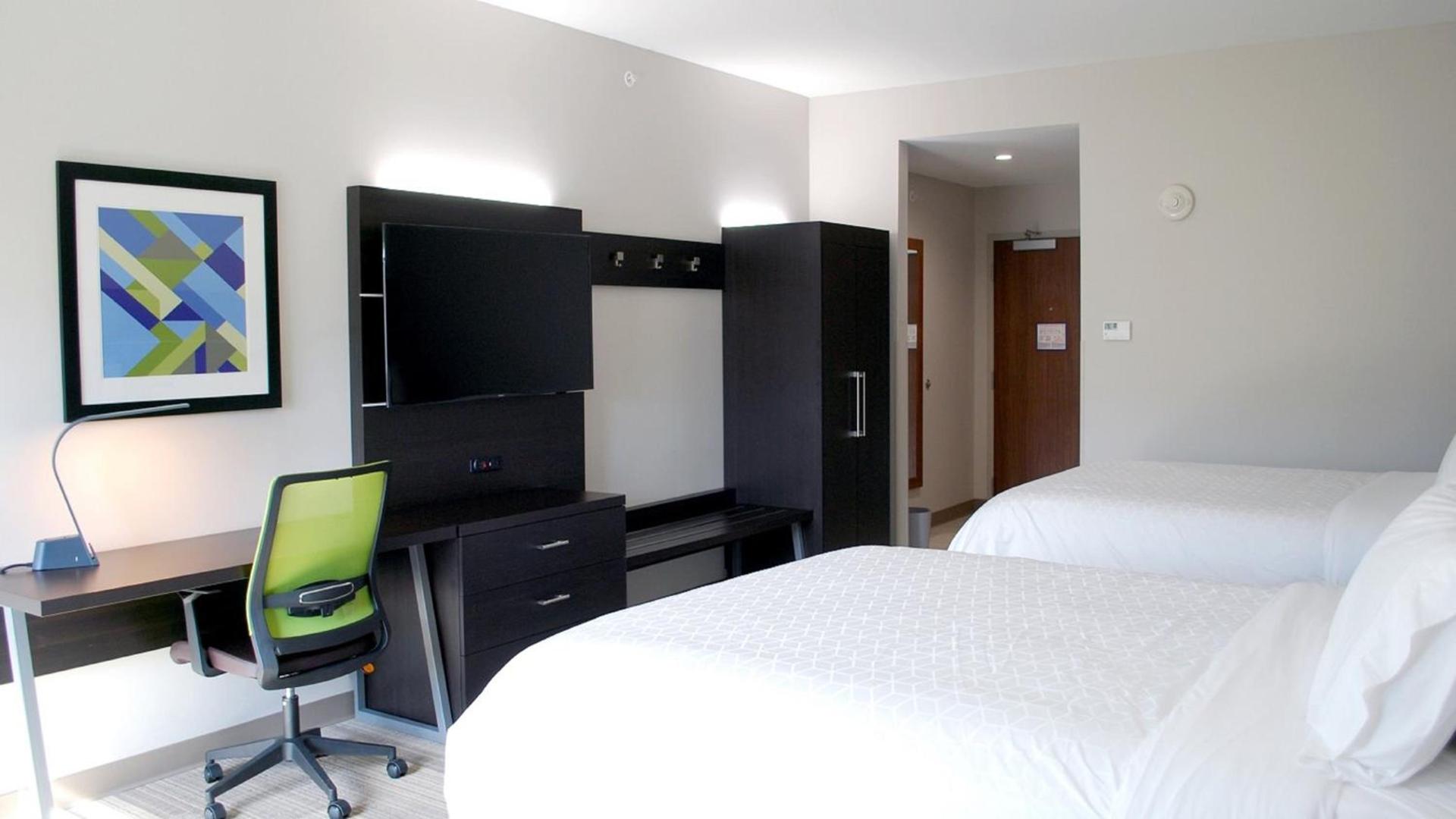 Holiday Inn Express & Suites White Hall by IHG photo 23