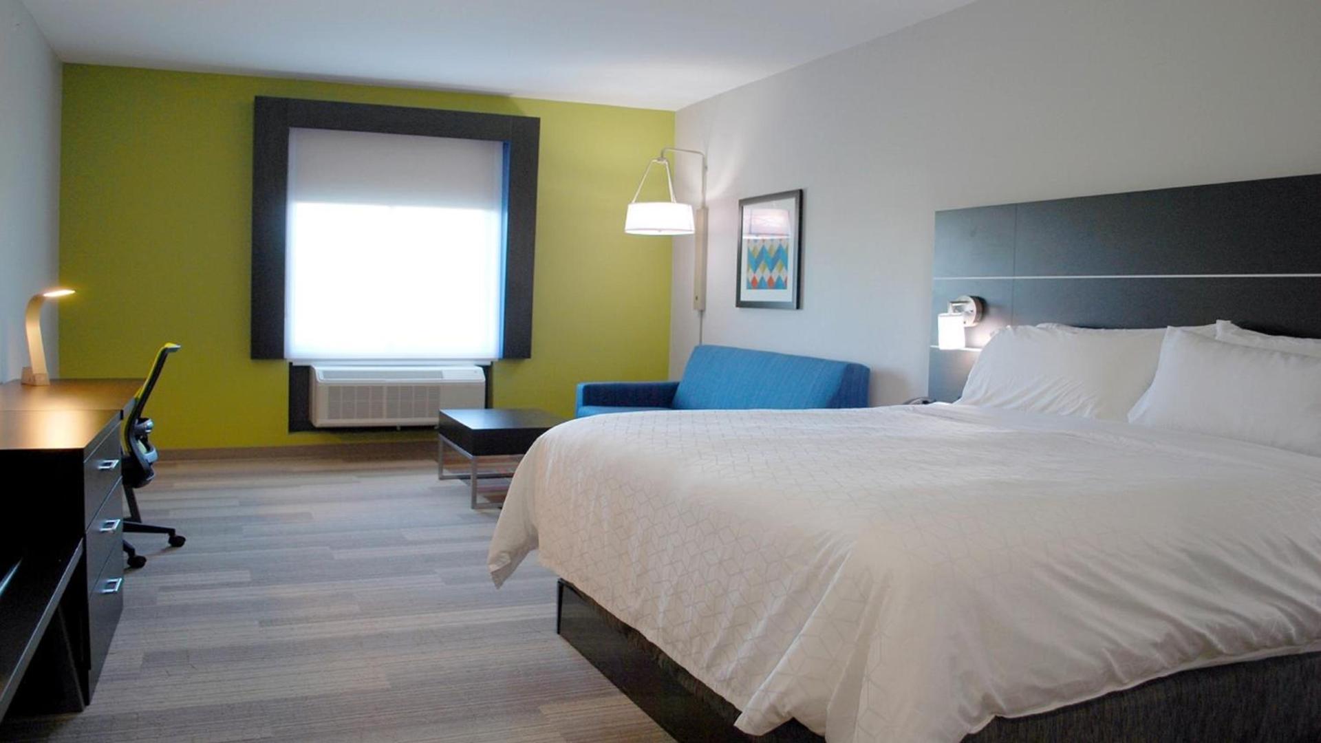 Holiday Inn Express & Suites White Hall by IHG photo 21