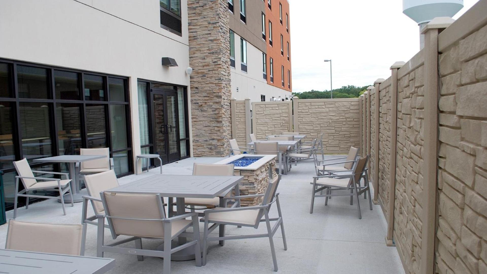 Holiday Inn Express & Suites White Hall by IHG photo 17