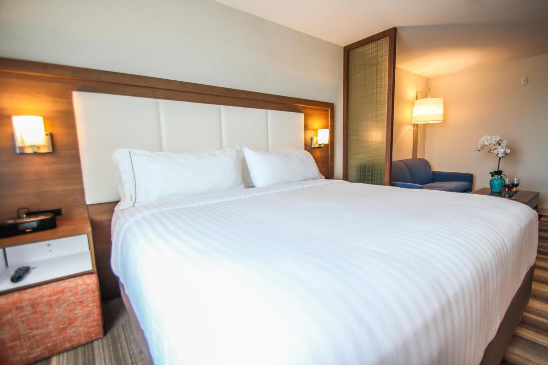 Holiday Inn Express & Suites Miami Airport East by IHG photo 32