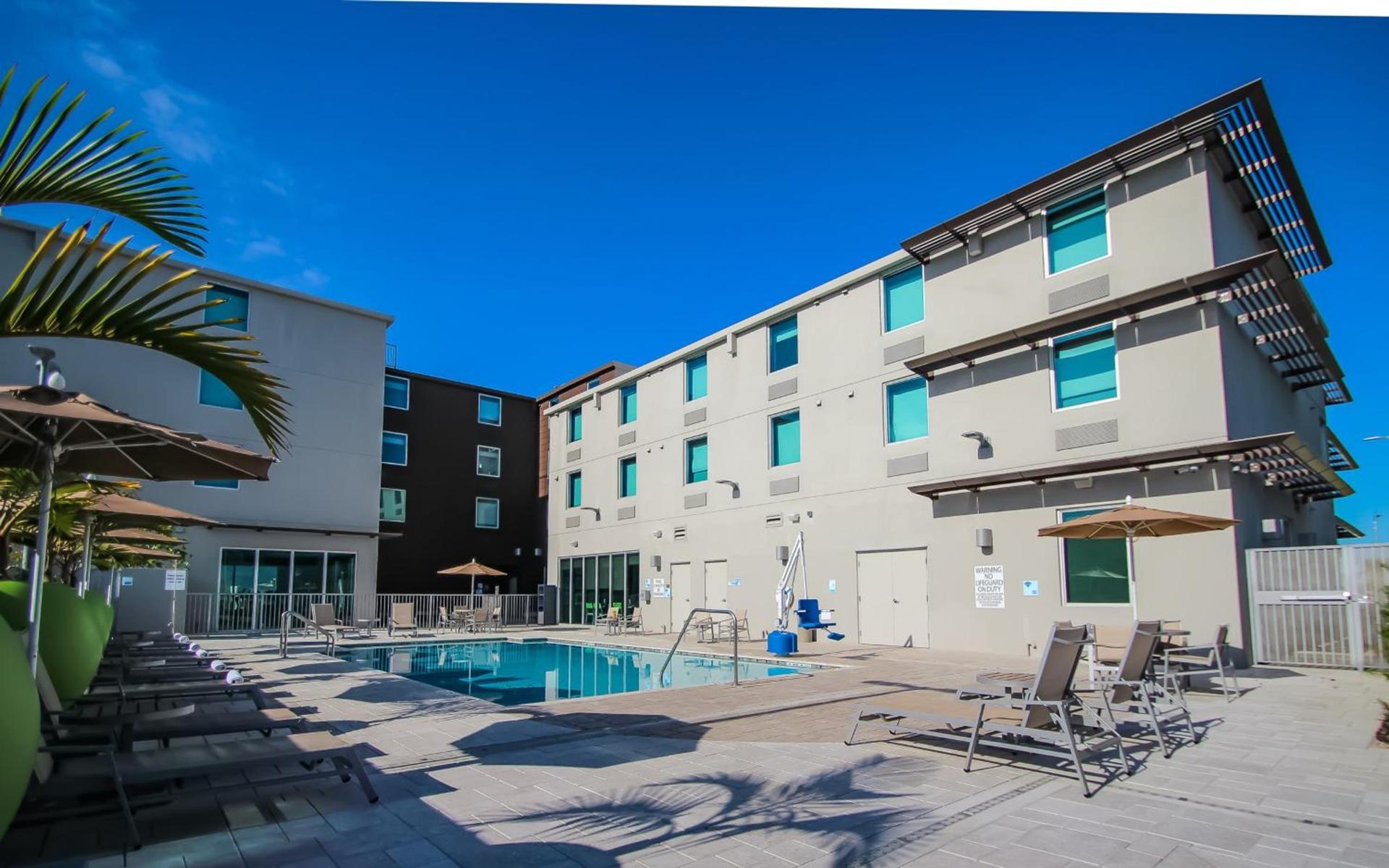 Holiday Inn Express & Suites Miami Airport East by IHG photo 2
