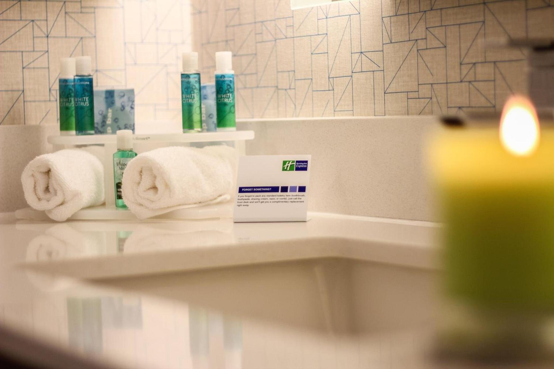 Holiday Inn Express & Suites Miami Airport East by IHG photo 25
