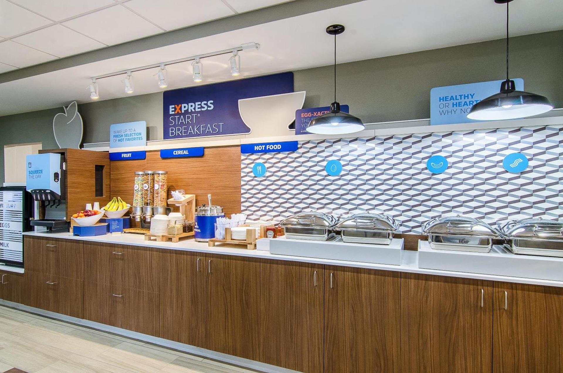 Holiday Inn Express & Suites - Atchison by IHG photo 21