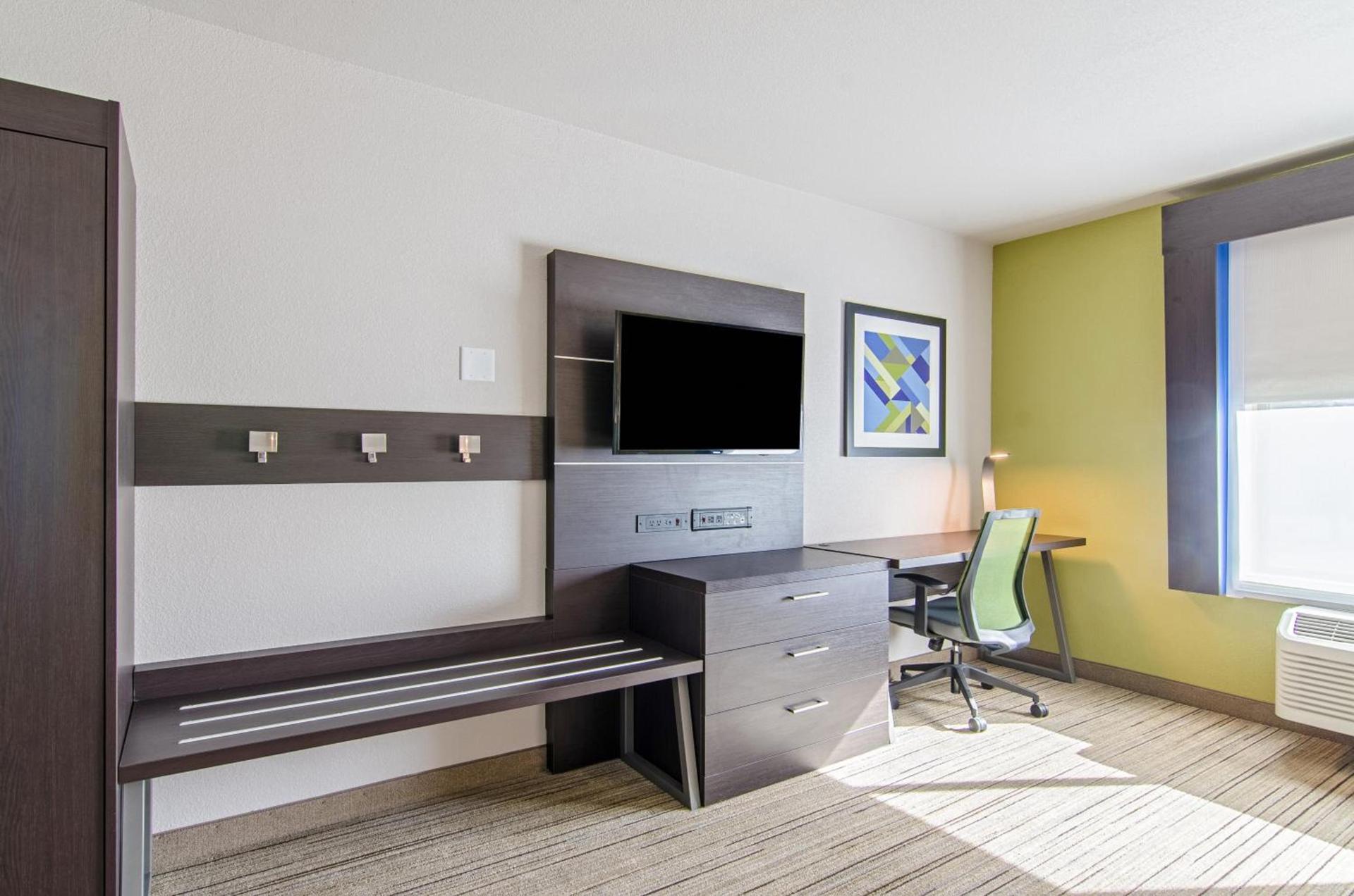 Holiday Inn Express & Suites - Atchison by IHG photo 36