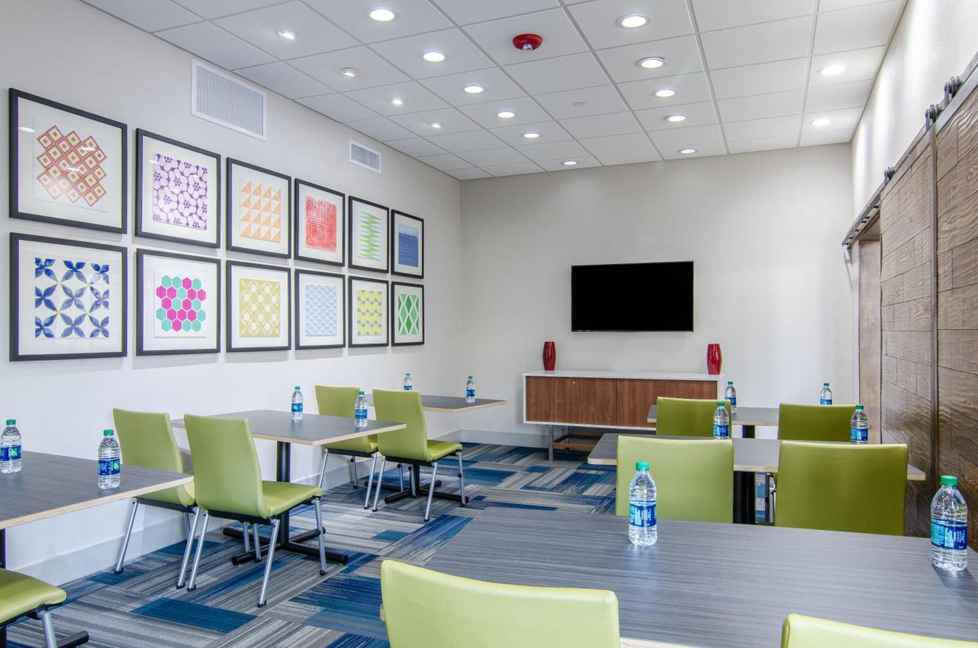 Holiday Inn Express & Suites - Atchison by IHG photo 30