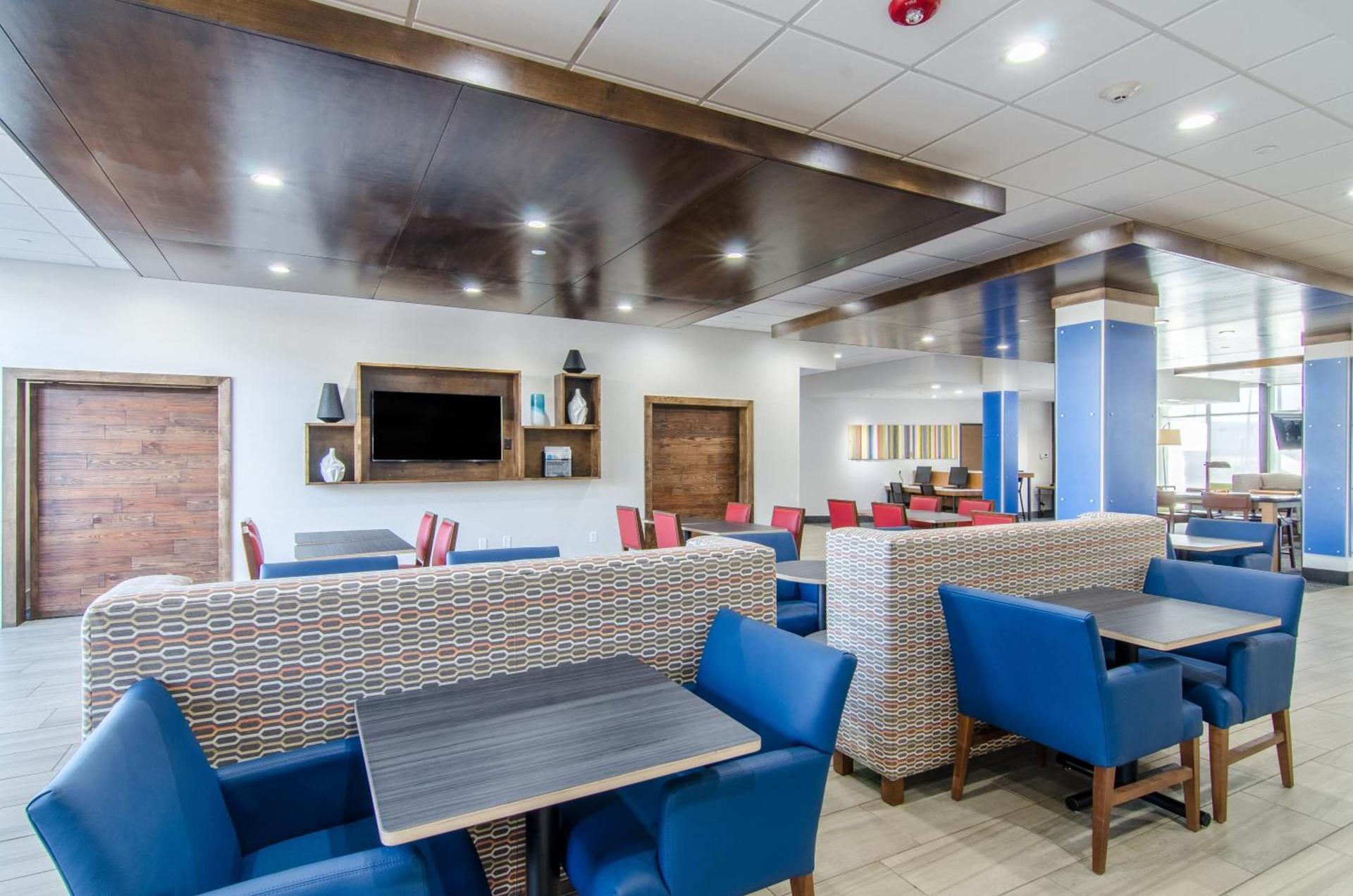 Holiday Inn Express & Suites - Atchison by IHG photo 27