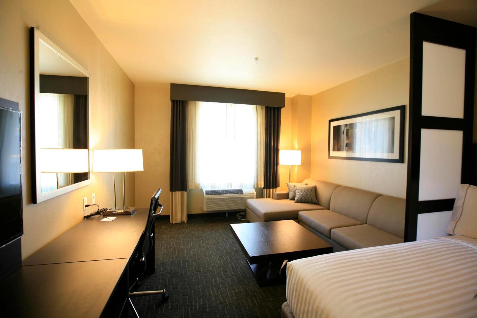 Holiday Inn Express & Suites Anaheim Resort Area by IHG photo 32