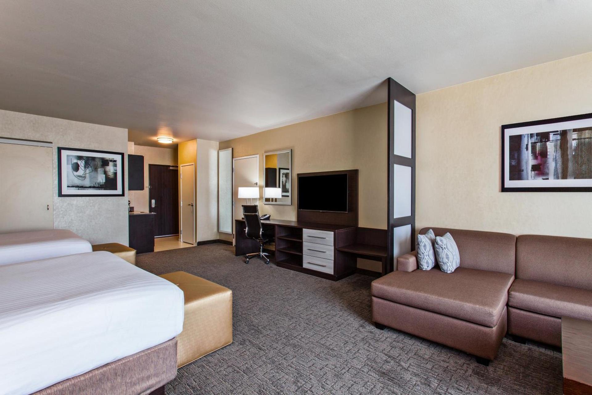 Holiday Inn Express & Suites Anaheim Resort Area by IHG photo 52