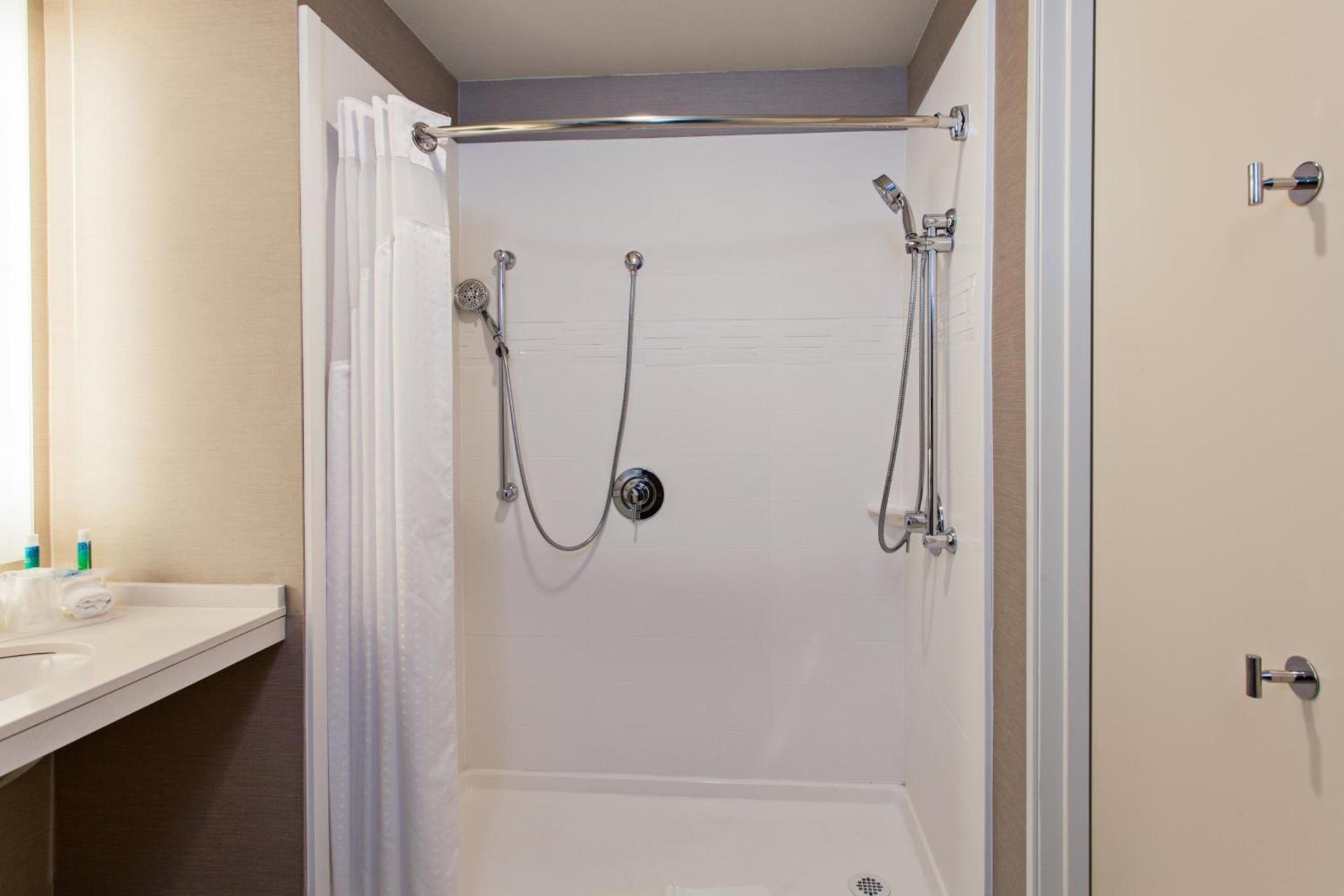 Holiday Inn Express & Suites Anaheim Resort Area by IHG photo 23