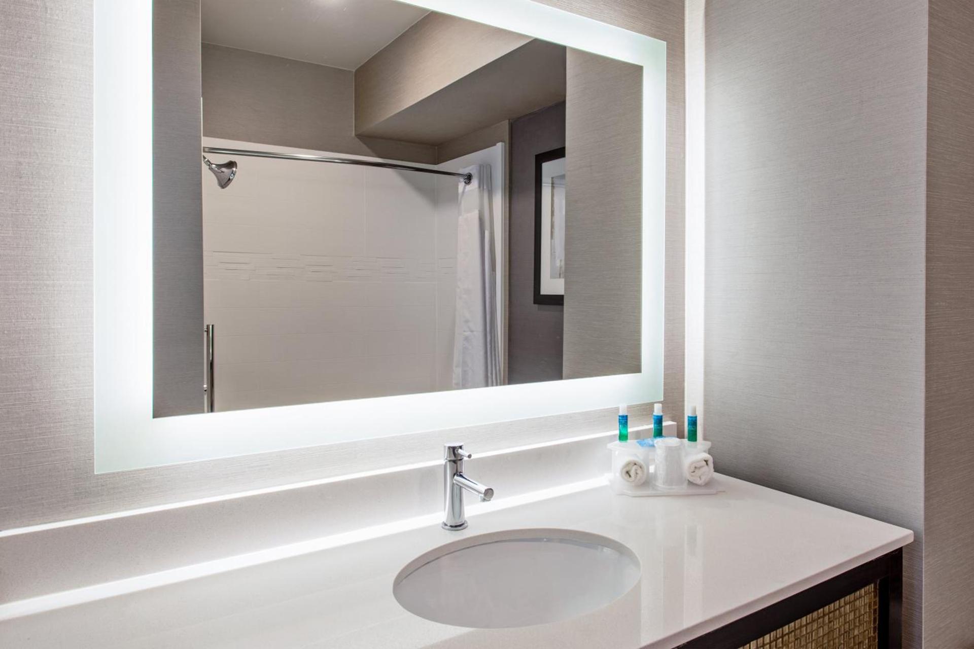 Holiday Inn Express & Suites Anaheim Resort Area by IHG photo 16