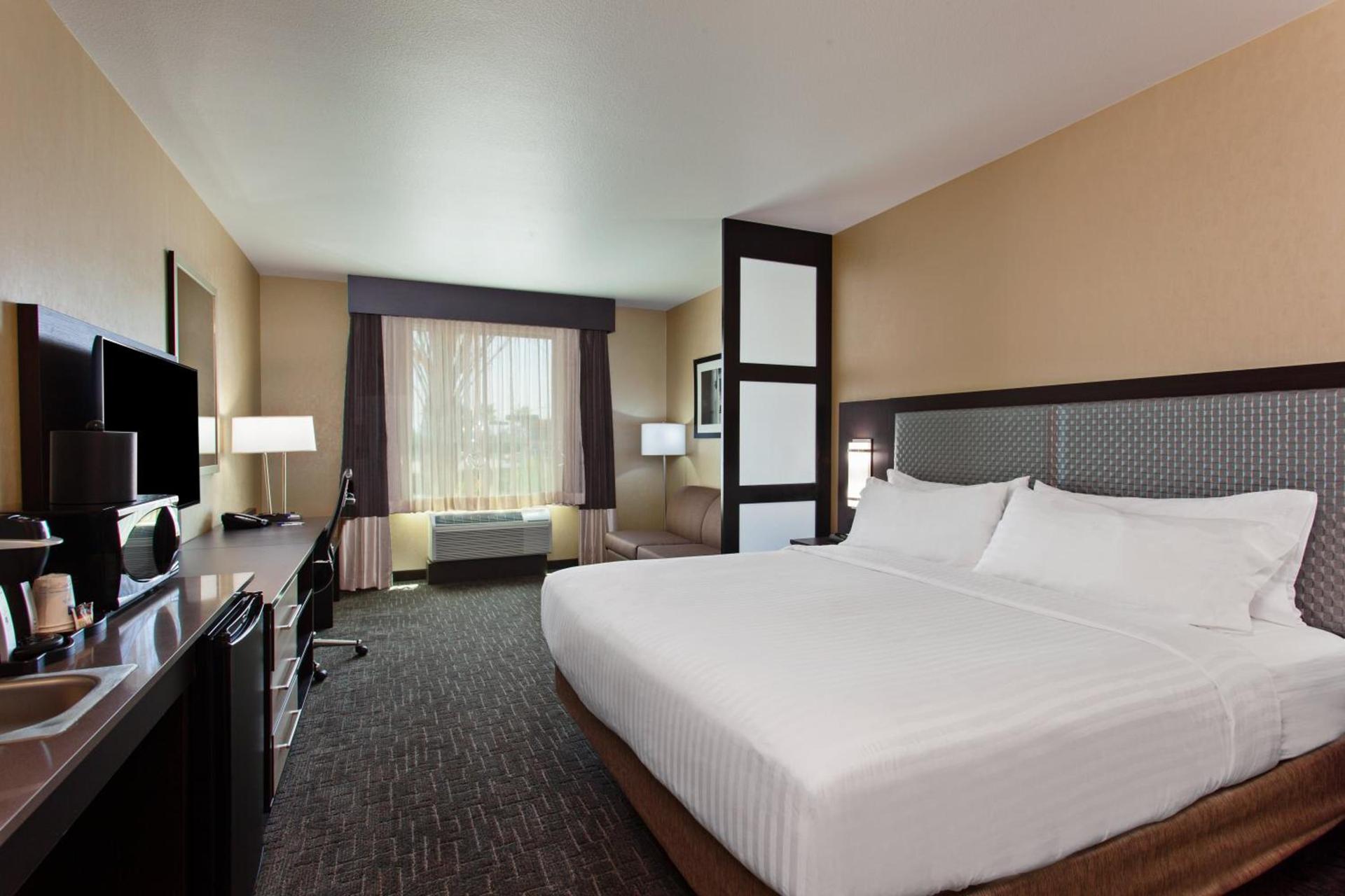 Holiday Inn Express & Suites Anaheim Resort Area by IHG photo 31