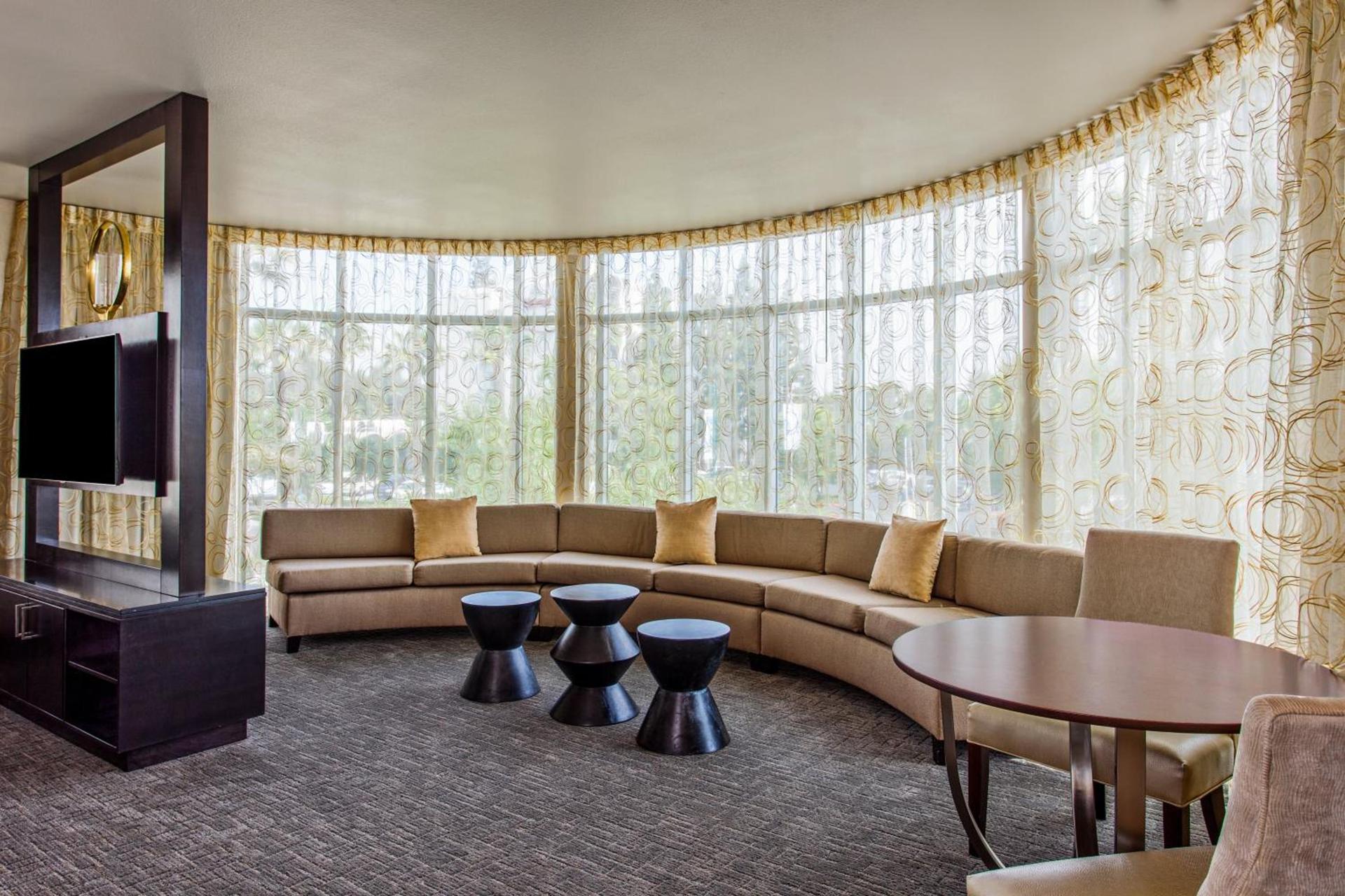 Holiday Inn Express & Suites Anaheim Resort Area by IHG photo 46