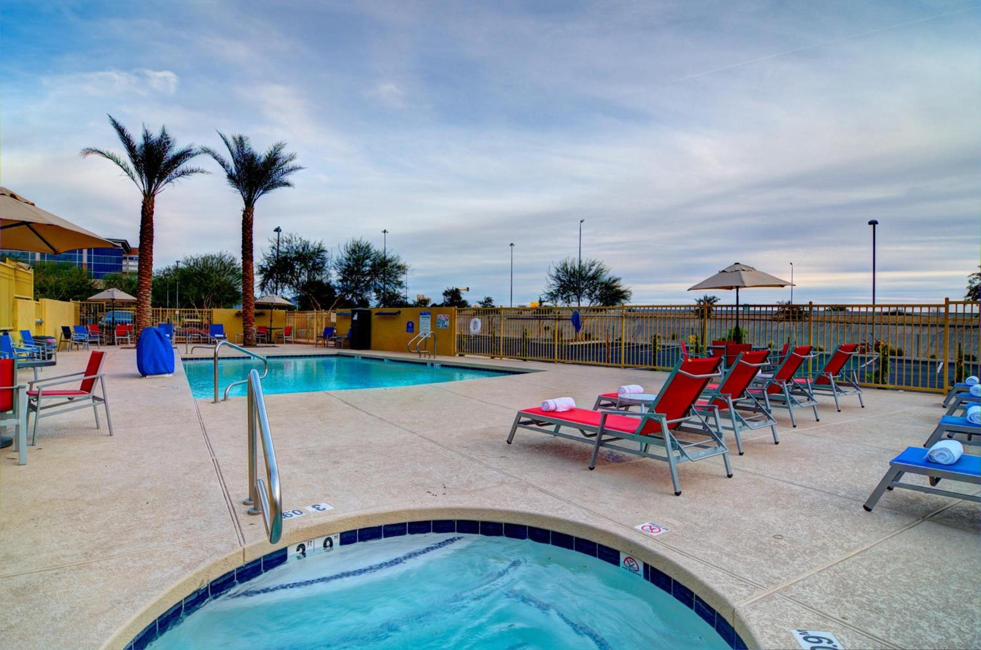Holiday Inn Express & Suites - Phoenix North - Scottsdale by IHG photo 2