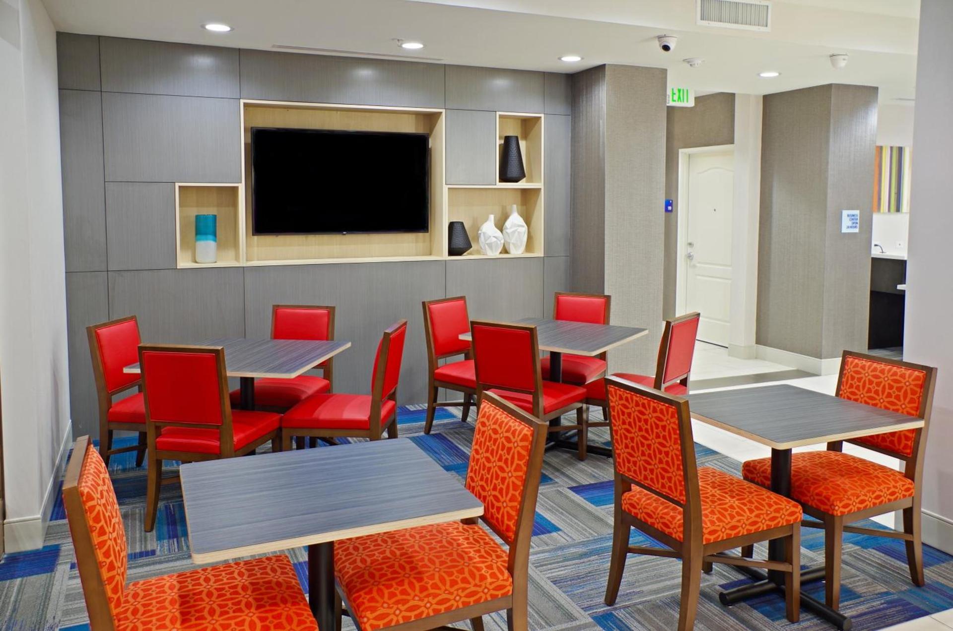 Holiday Inn Express & Suites - Phoenix North - Scottsdale by IHG photo 5