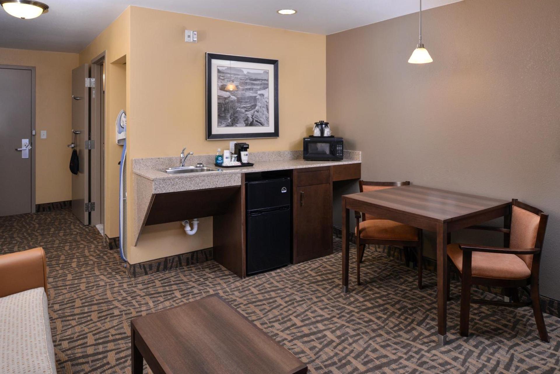 Holiday Inn Express & Suites Page - Lake Powell Area by IHG photo 24