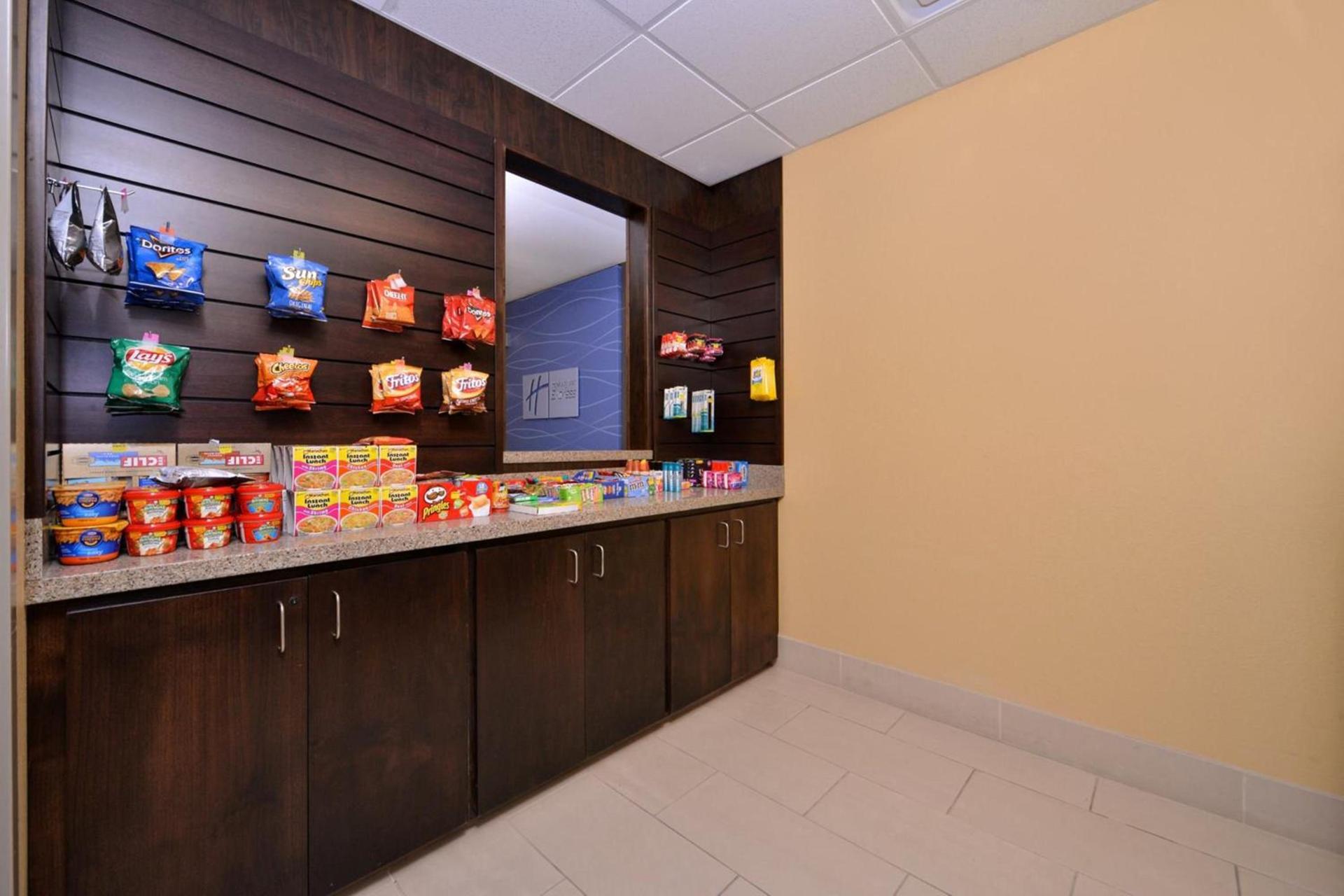 Holiday Inn Express & Suites Page - Lake Powell Area by IHG photo 11
