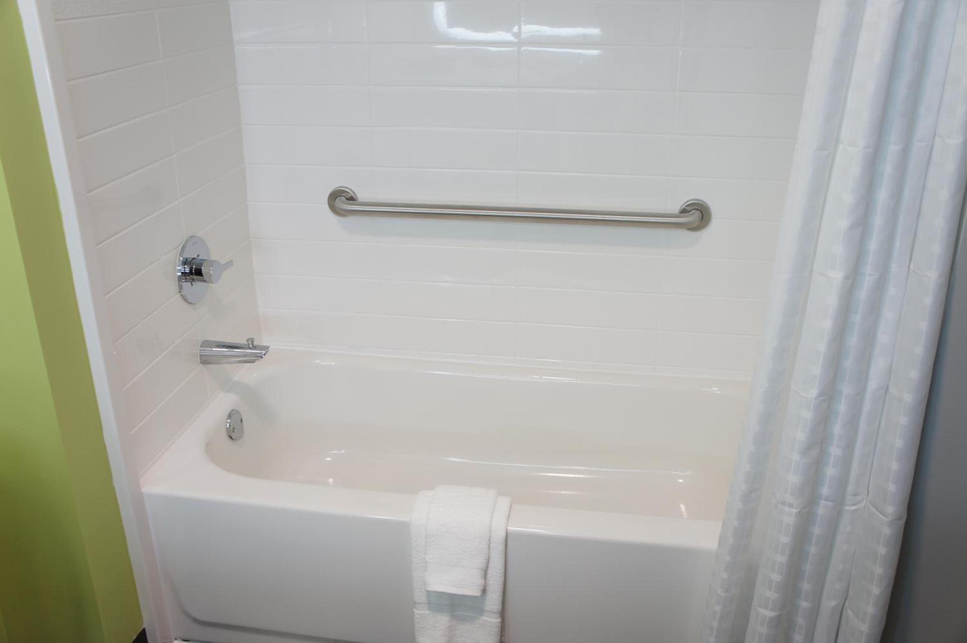 La Quinta Inn & Suites by Wyndham Braselton photo 24