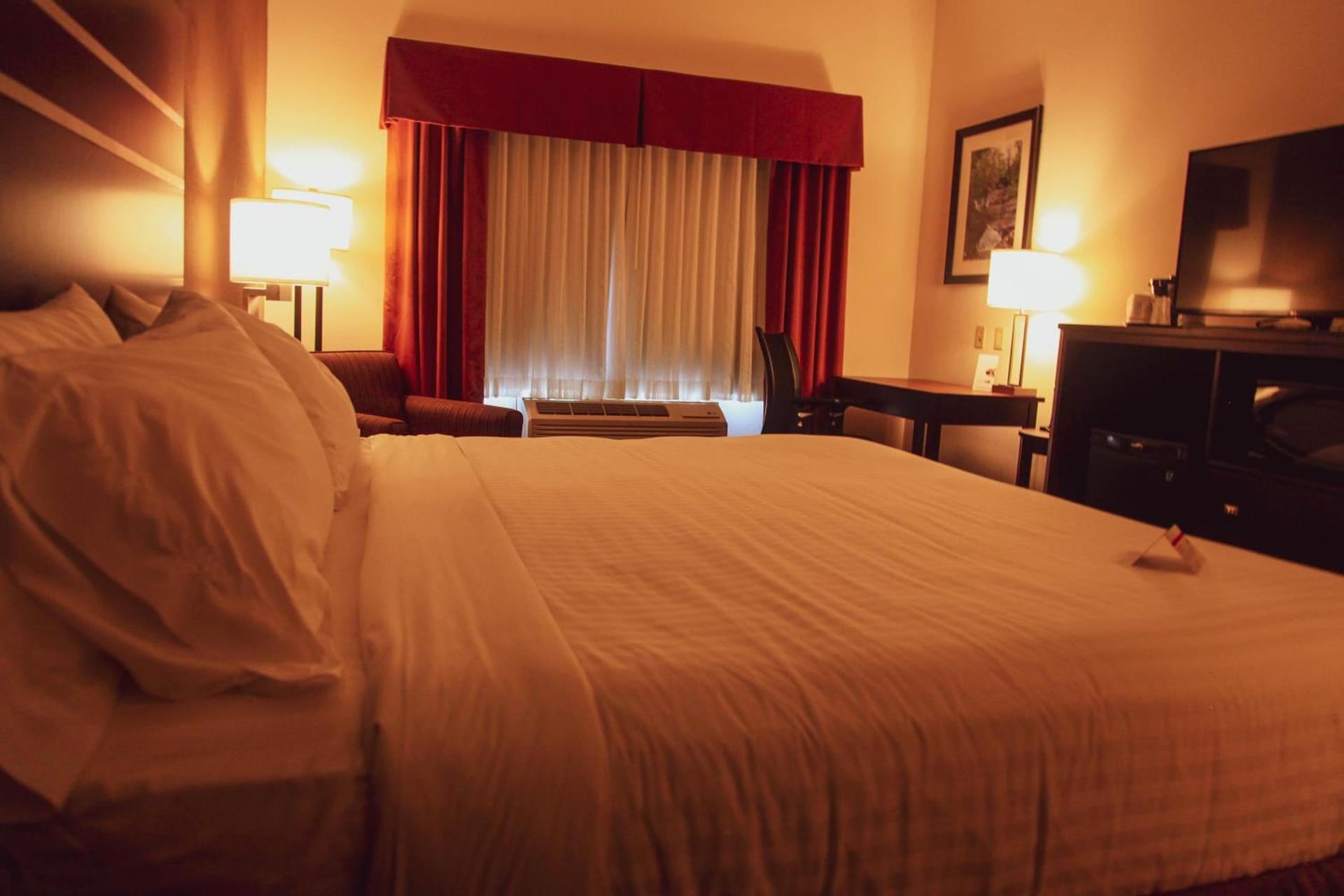Holiday Inn Express & Suites Cumberland - La Vale by IHG photo 28