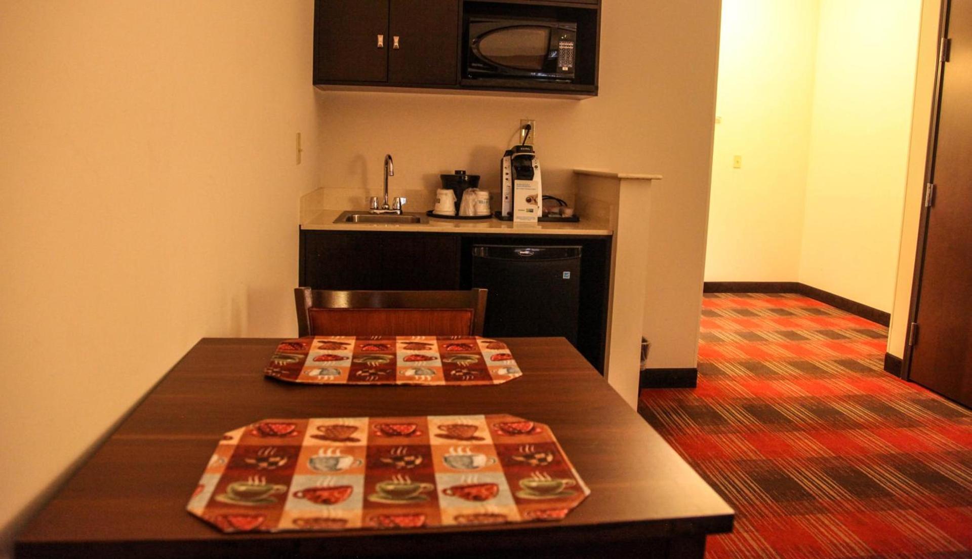 Holiday Inn Express & Suites Cumberland - La Vale by IHG photo 9