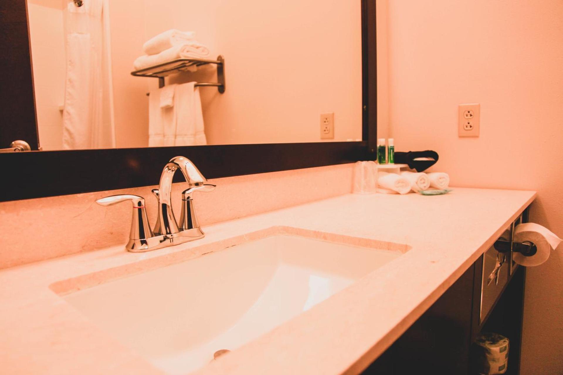 Holiday Inn Express & Suites Cumberland - La Vale by IHG photo 10