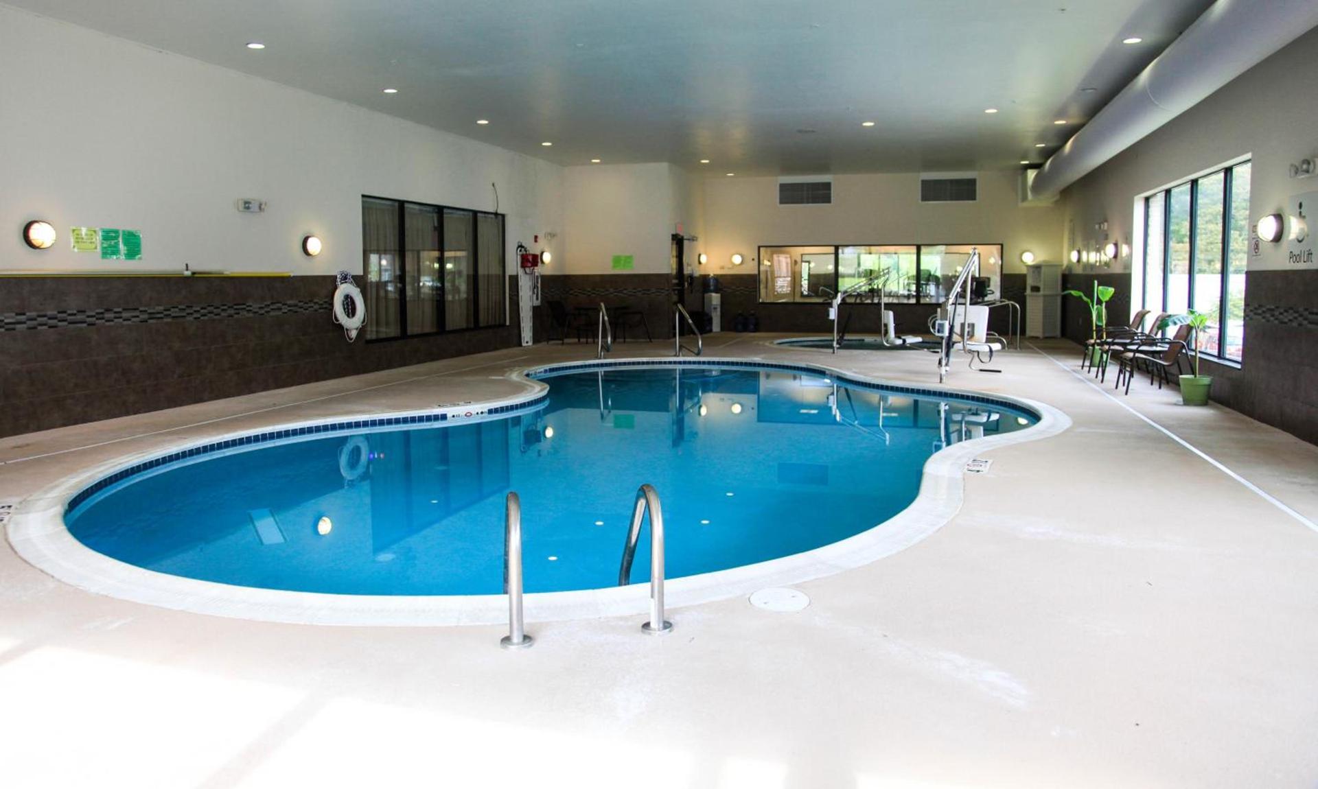 Holiday Inn Express & Suites Cumberland - La Vale by IHG photo 25