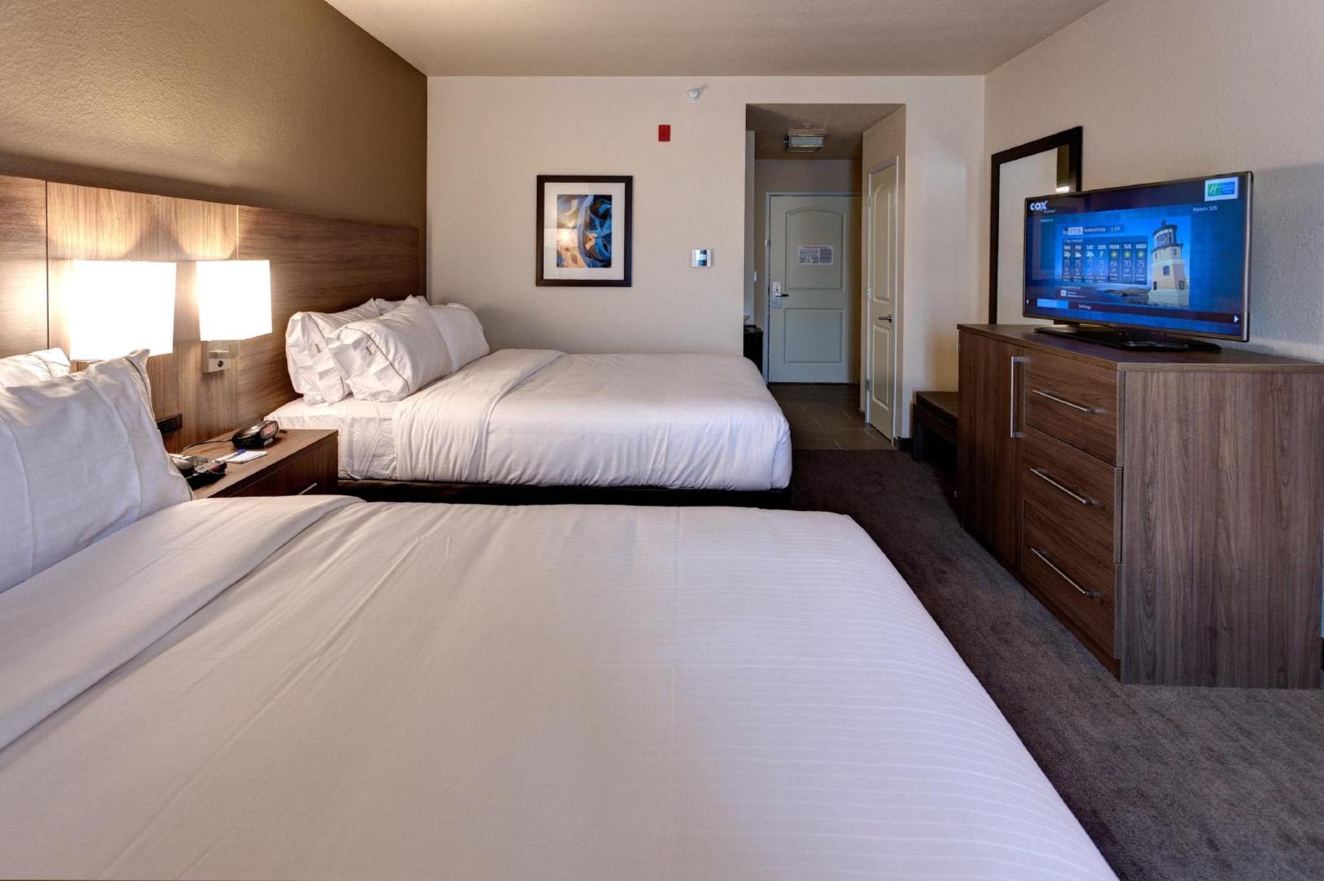 Holiday Inn Express & Suites Manhattan by IHG photo 32