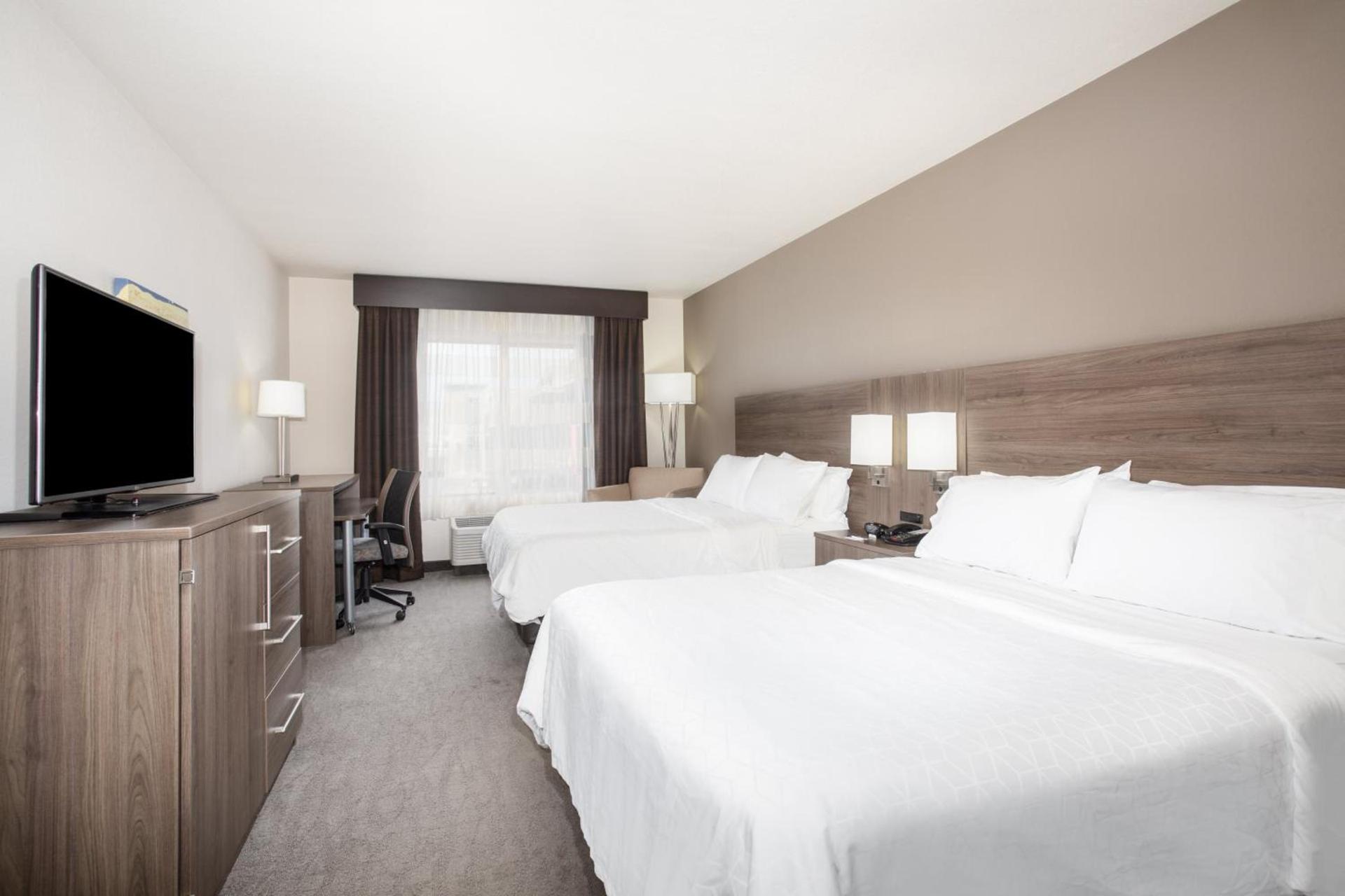 Holiday Inn Express & Suites Manhattan by IHG photo 25
