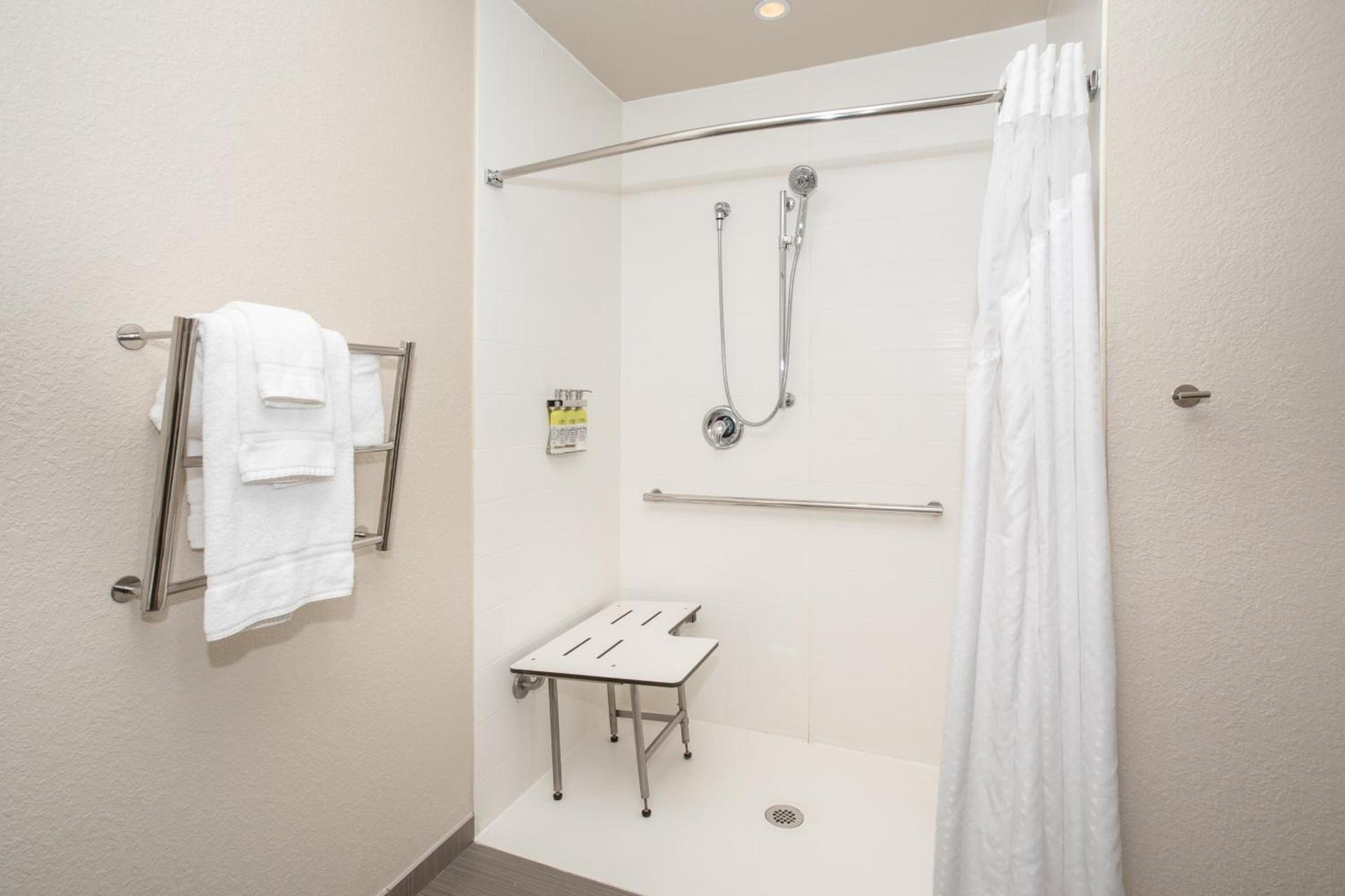 Holiday Inn Express & Suites Manhattan by IHG photo 12