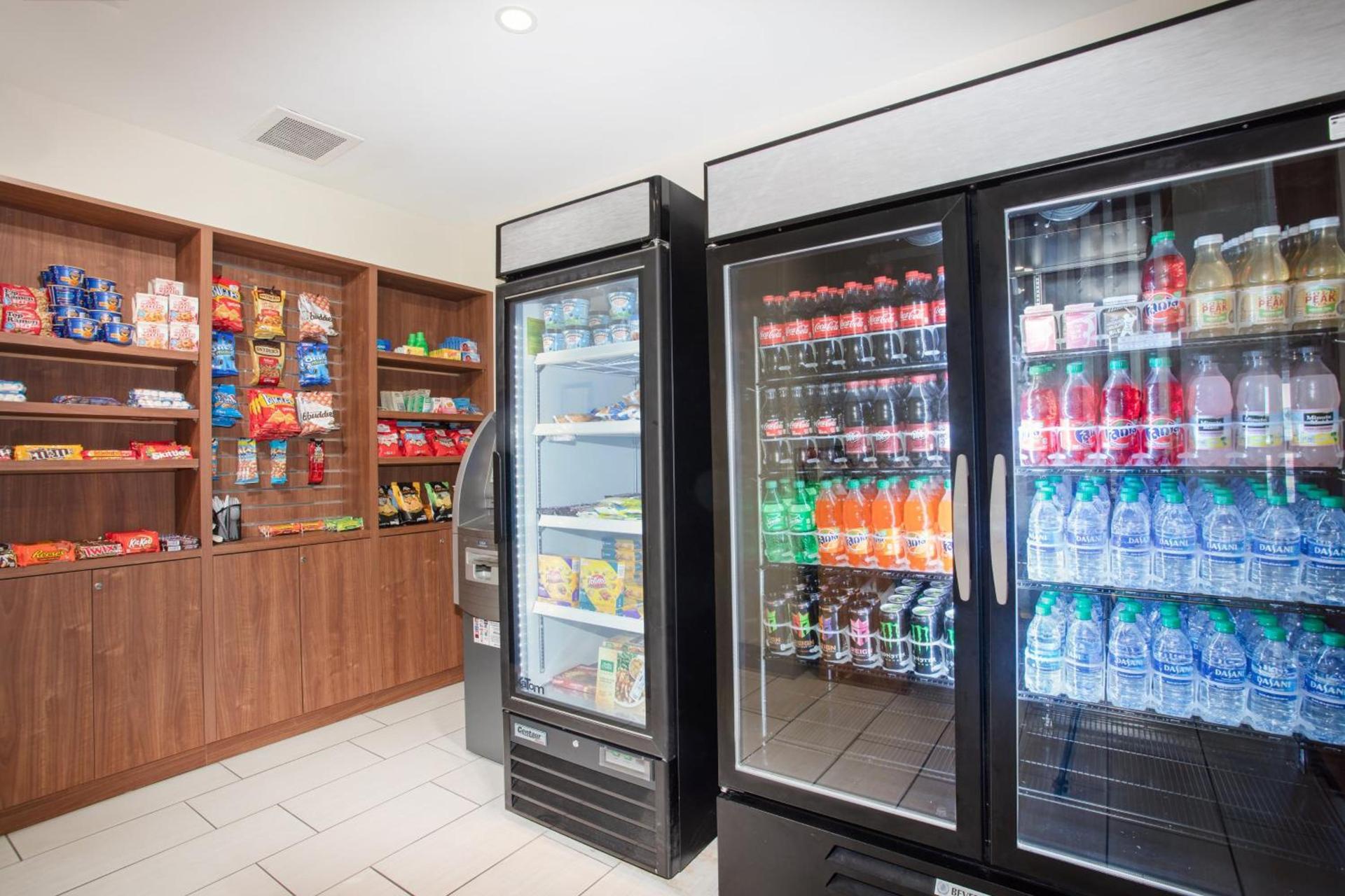Holiday Inn Express & Suites Manhattan by IHG photo 7