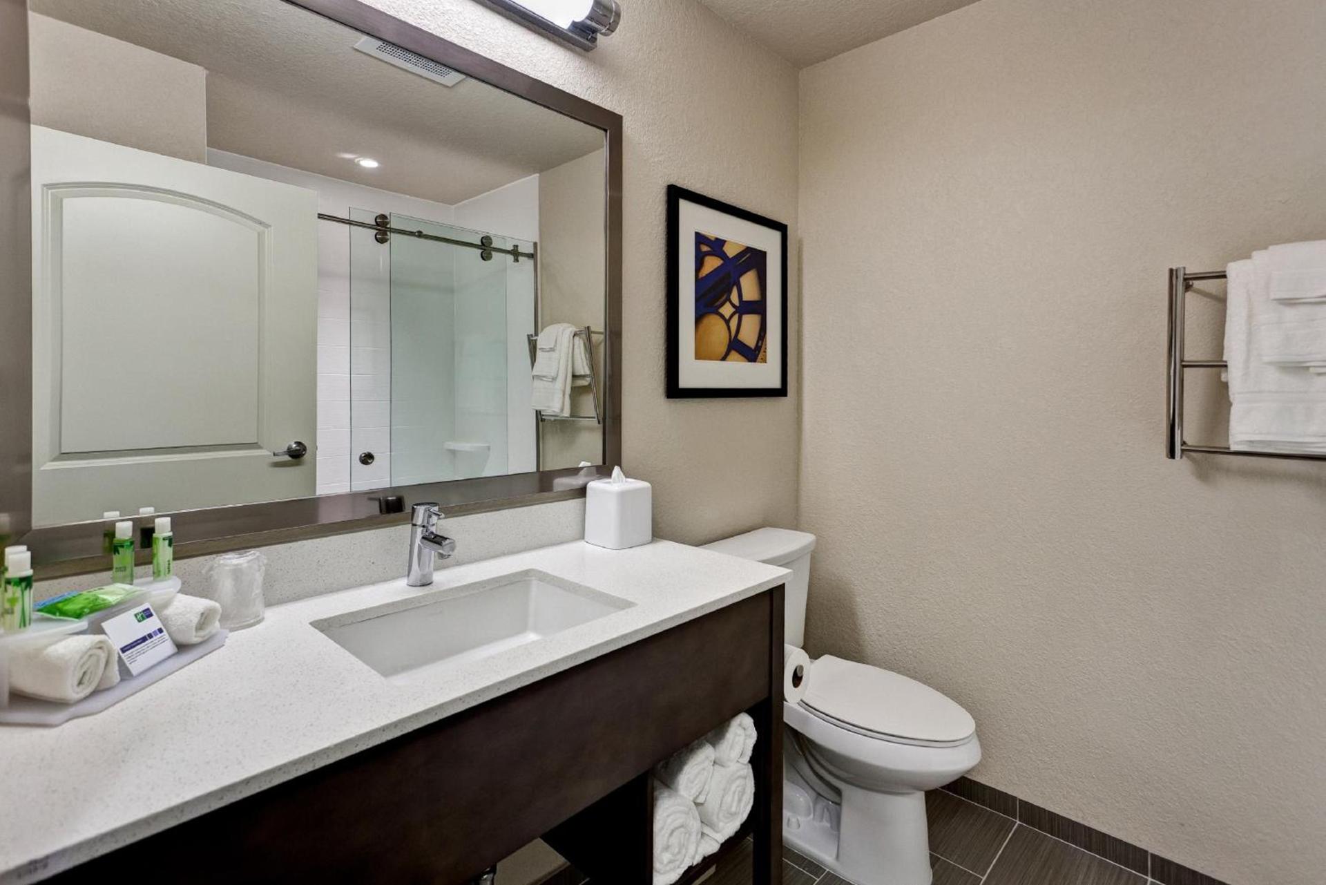 Holiday Inn Express & Suites Manhattan by IHG photo 26