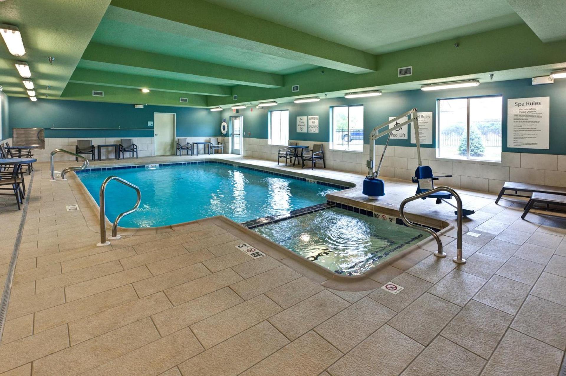 Holiday Inn Express & Suites Manhattan by IHG photo 19