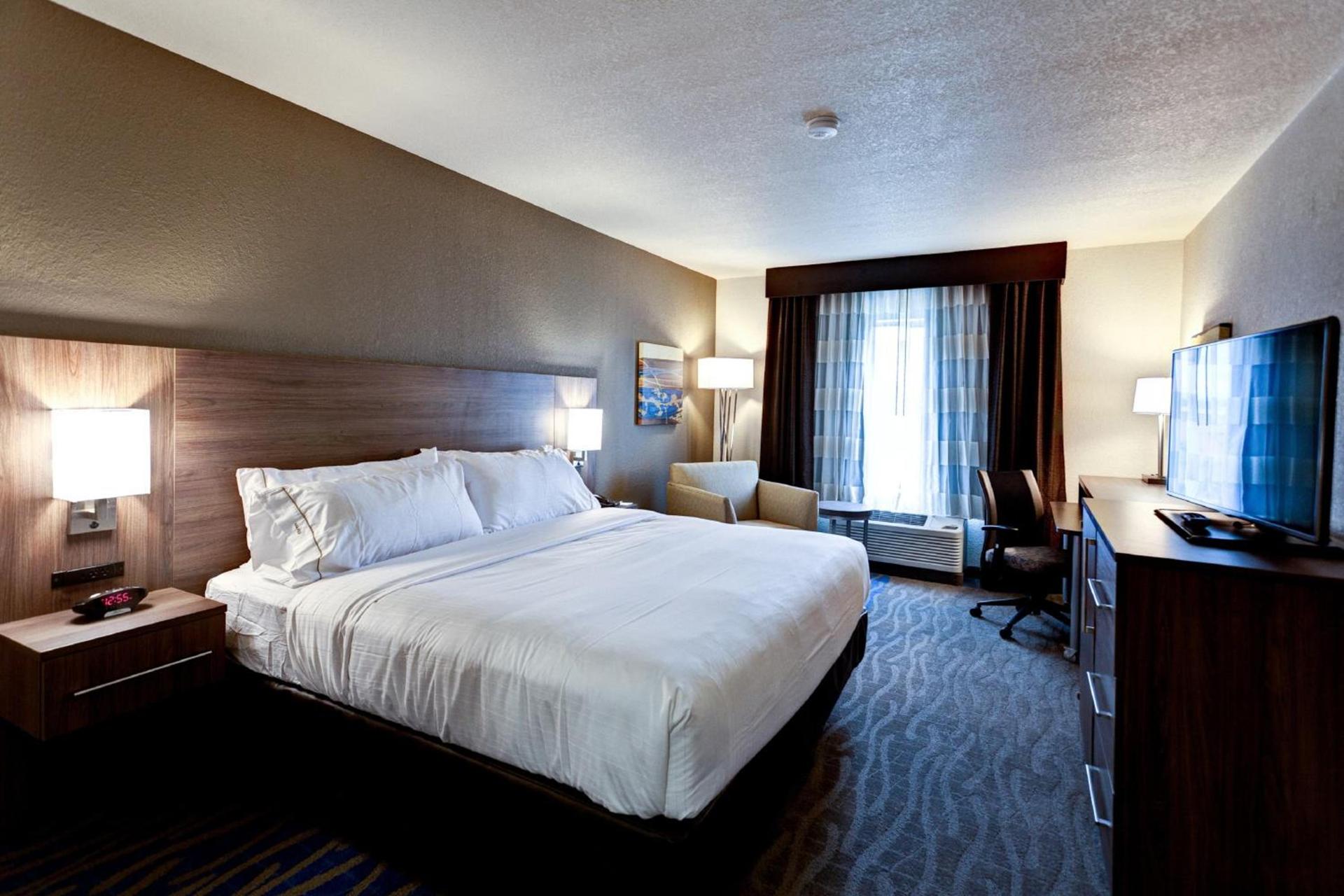 Holiday Inn Express & Suites Manhattan by IHG photo 38