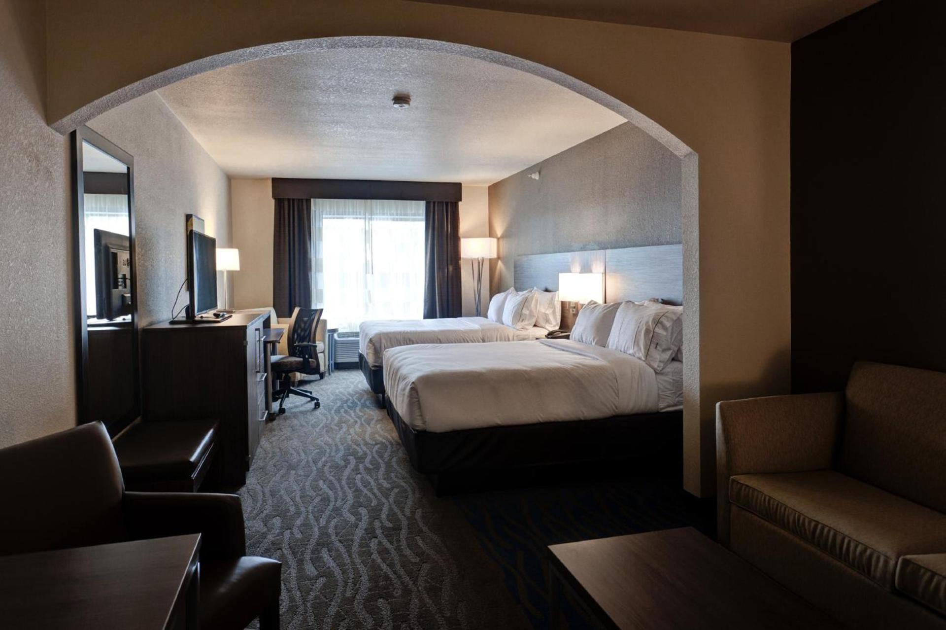 Holiday Inn Express & Suites Manhattan by IHG photo 31