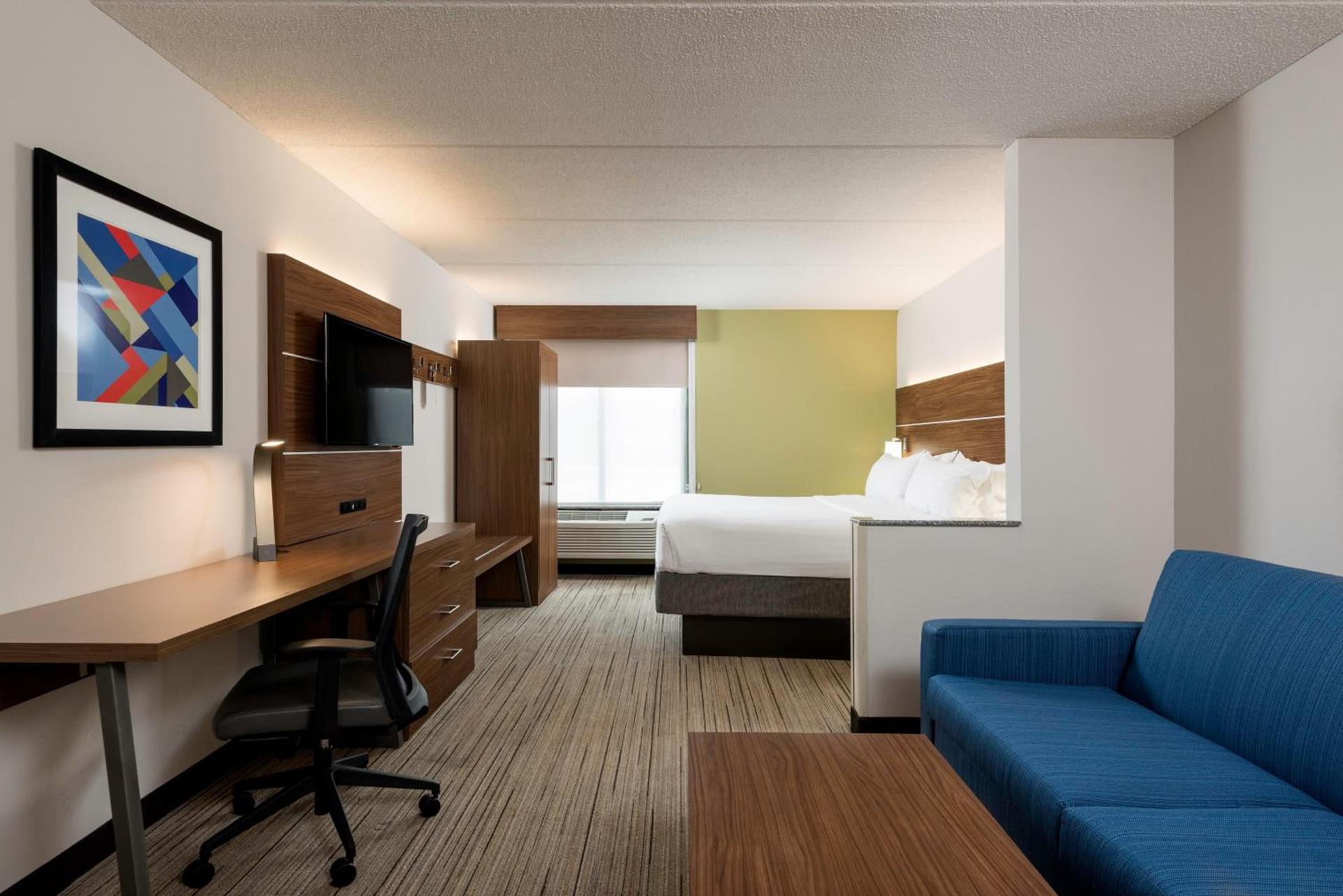 Holiday Inn Express & Suites Charlotte Arpt-Belmont by IHG photo 23