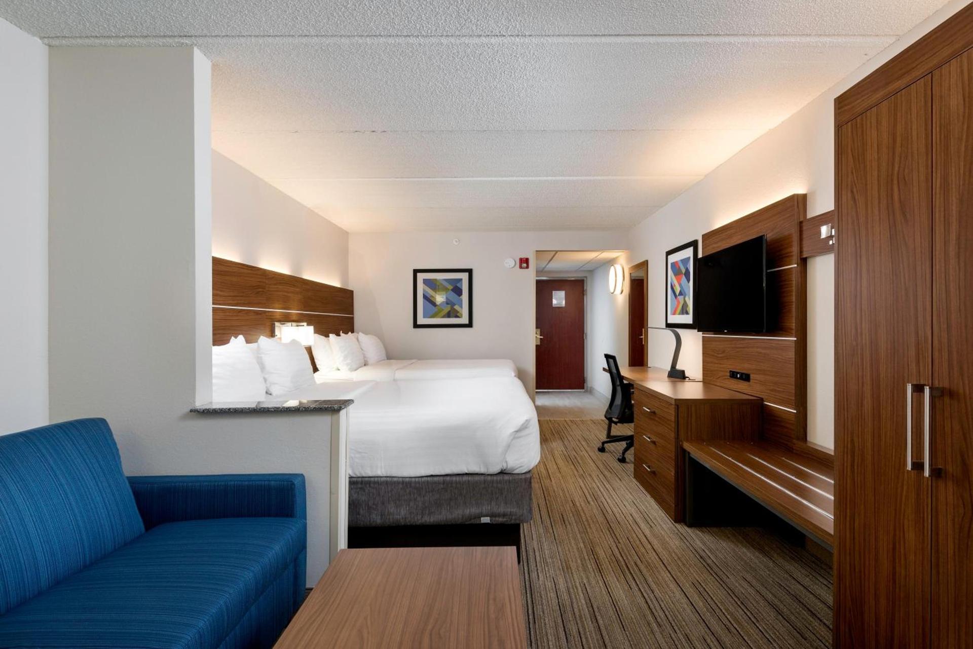 Holiday Inn Express & Suites Charlotte Arpt-Belmont by IHG photo 24