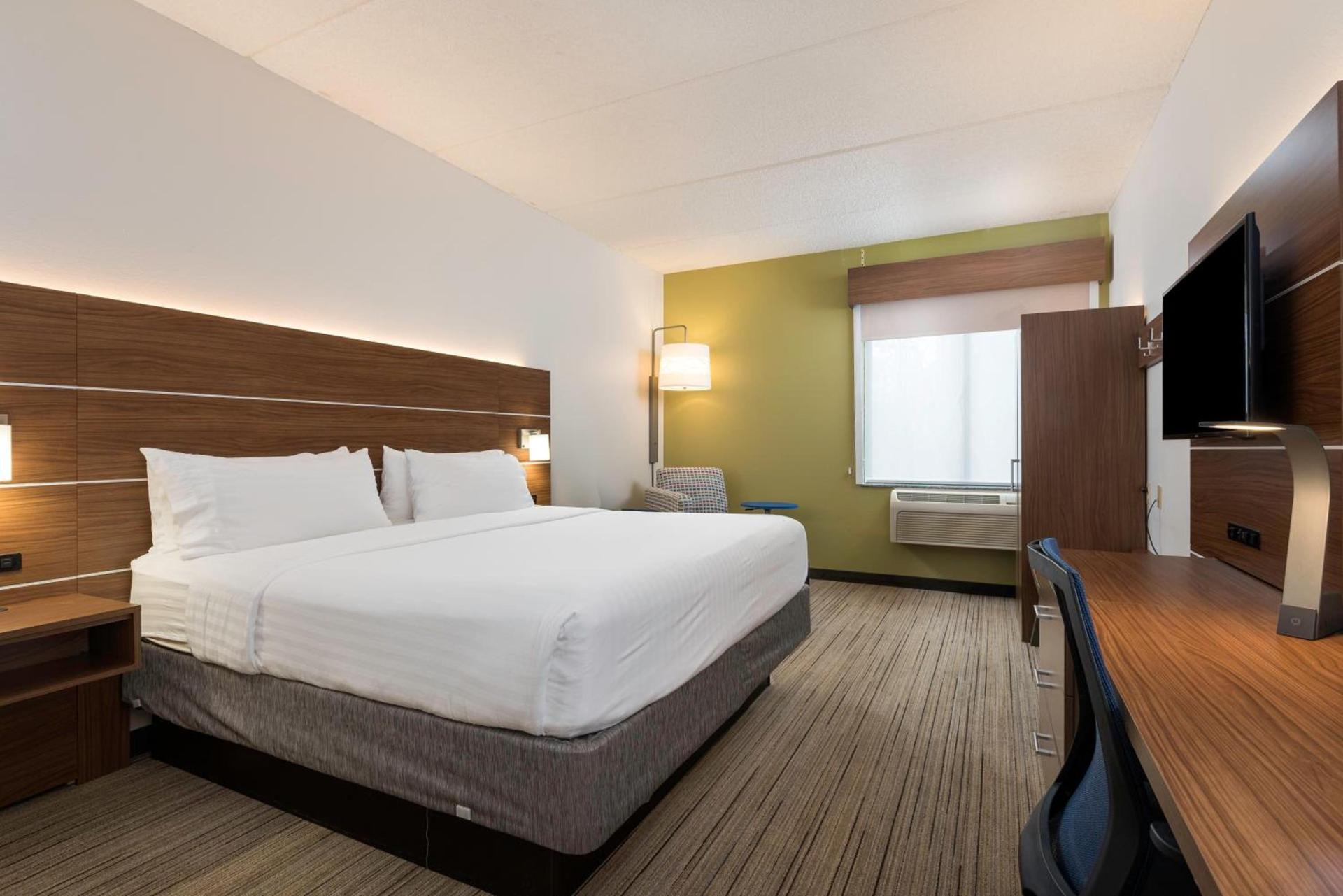 Holiday Inn Express & Suites Charlotte Arpt-Belmont by IHG photo 25