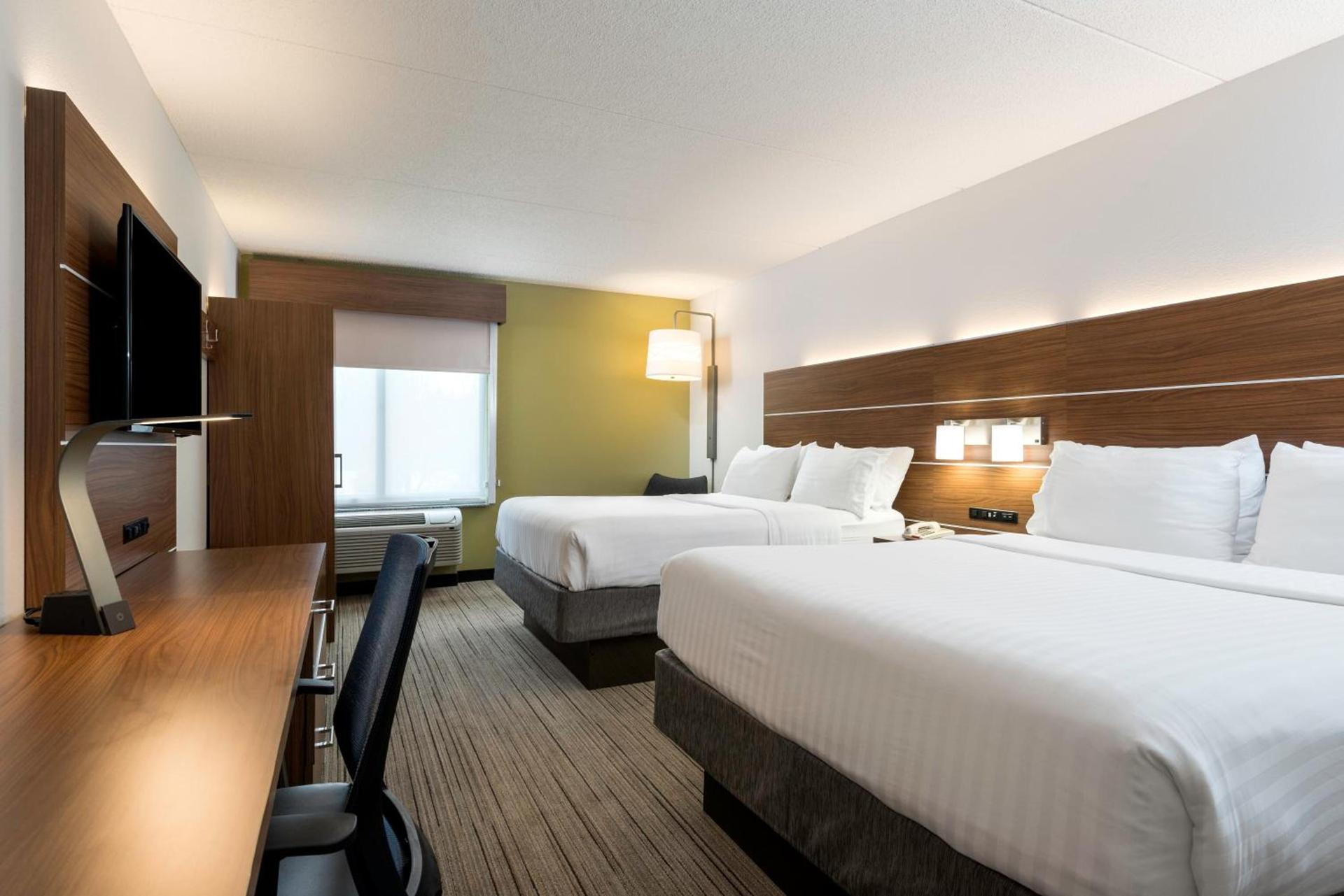Holiday Inn Express & Suites Charlotte Arpt-Belmont by IHG photo 29