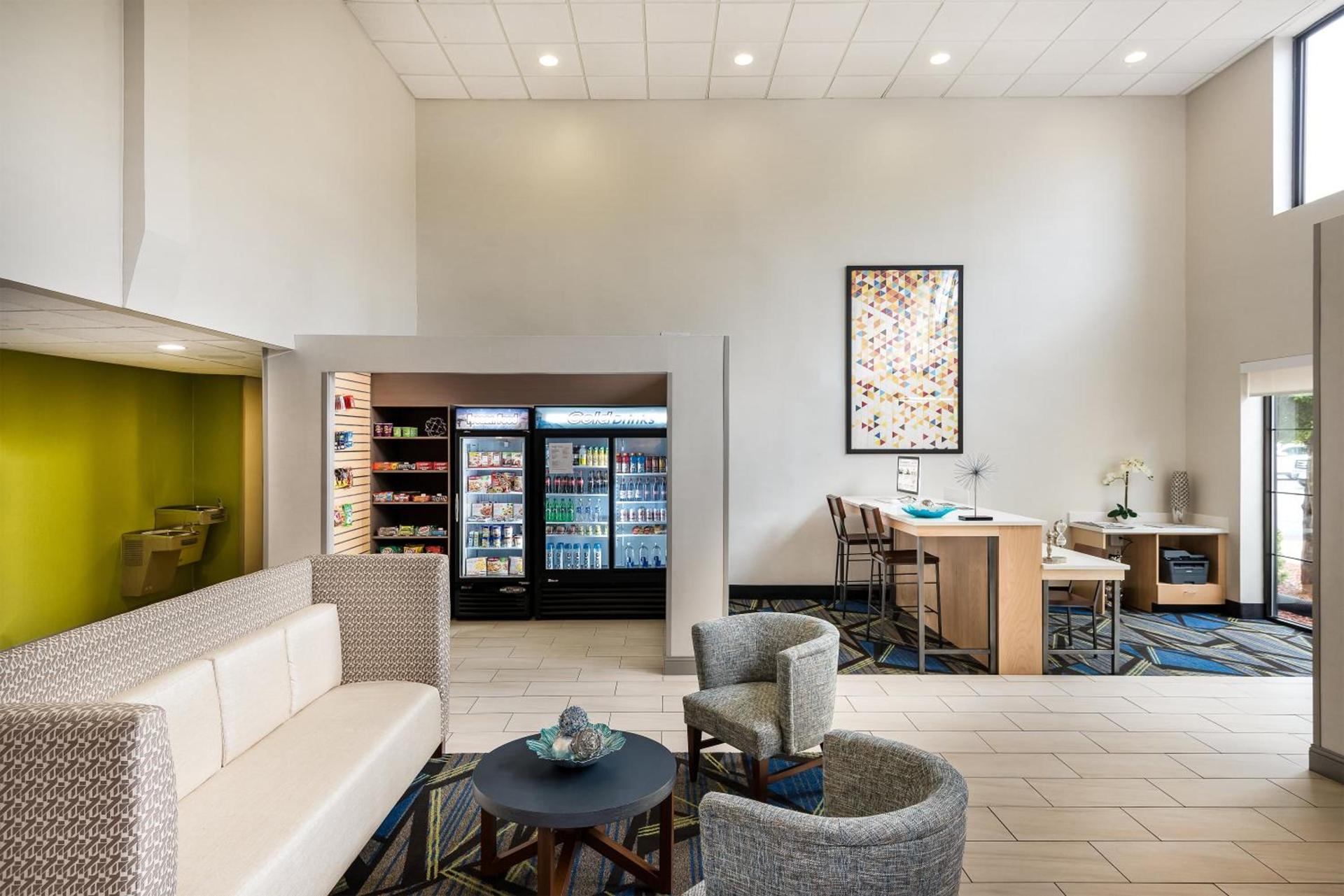 Holiday Inn Express & Suites Charlotte Arpt-Belmont by IHG photo 20