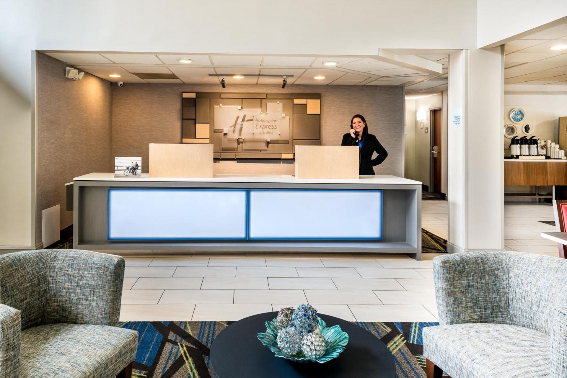 Holiday Inn Express & Suites Charlotte Arpt-Belmont by IHG photo 17