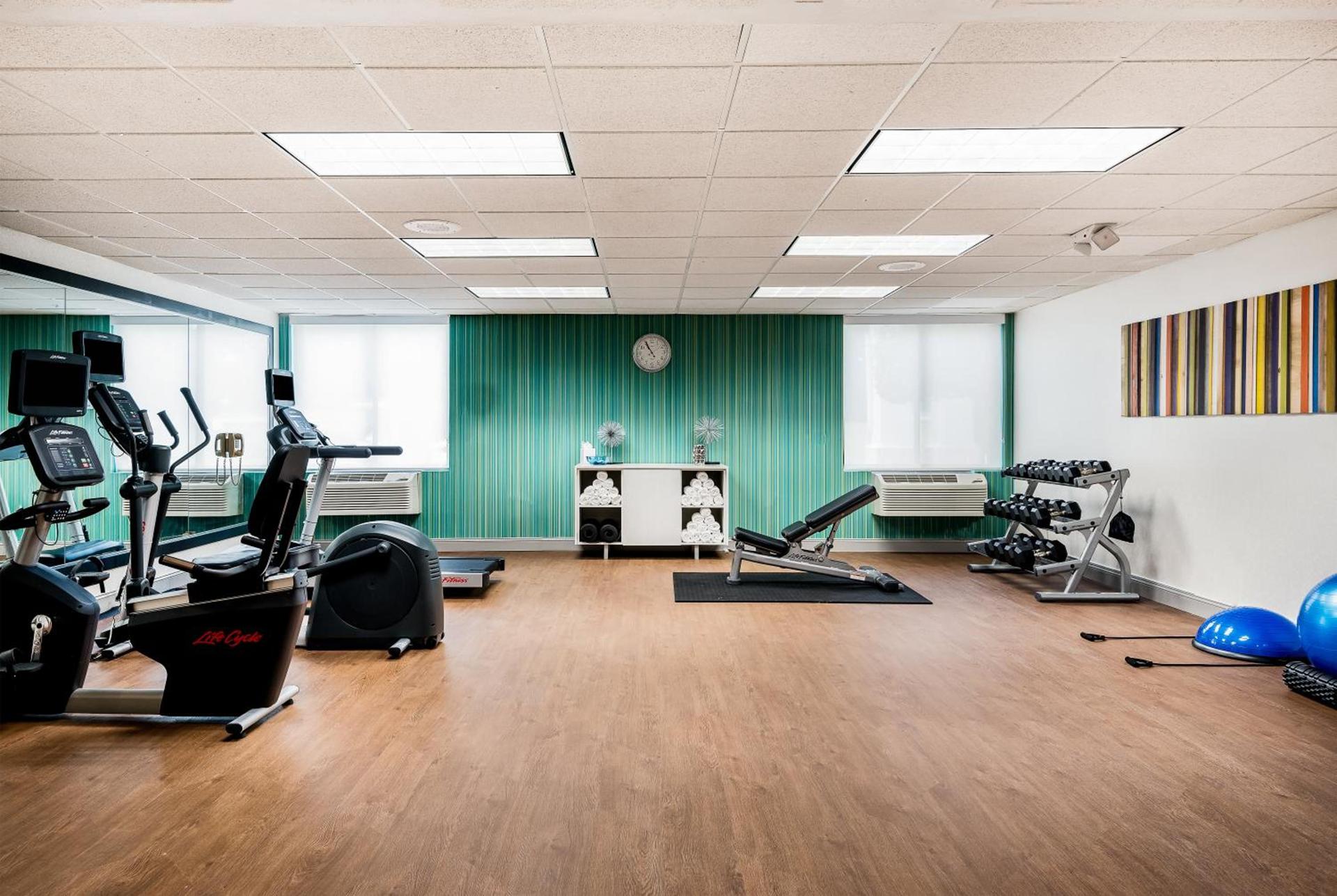 Holiday Inn Express & Suites Charlotte Arpt-Belmont by IHG photo 16