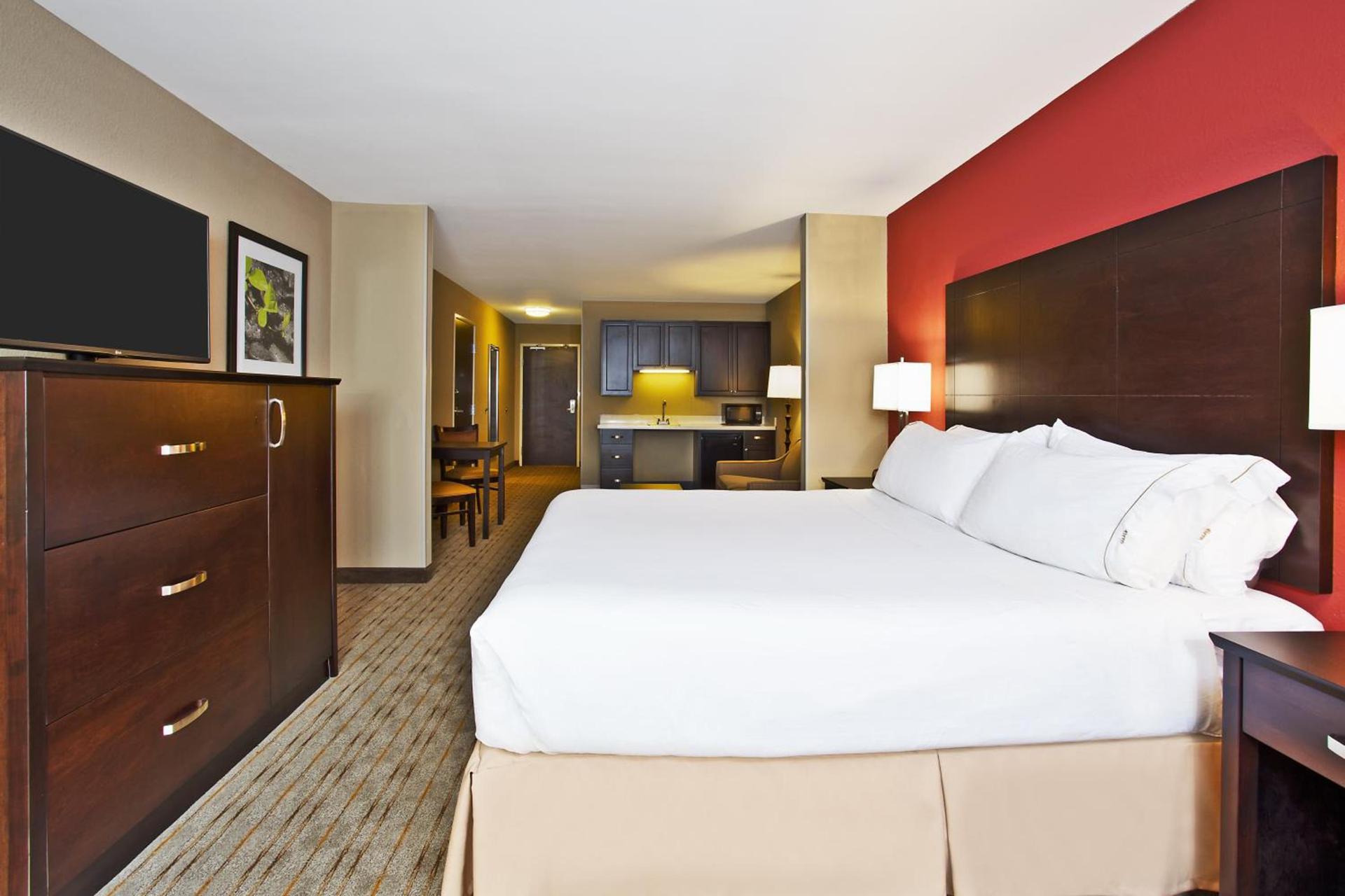 Holiday Inn Express & Suites Springfield by IHG photo 13